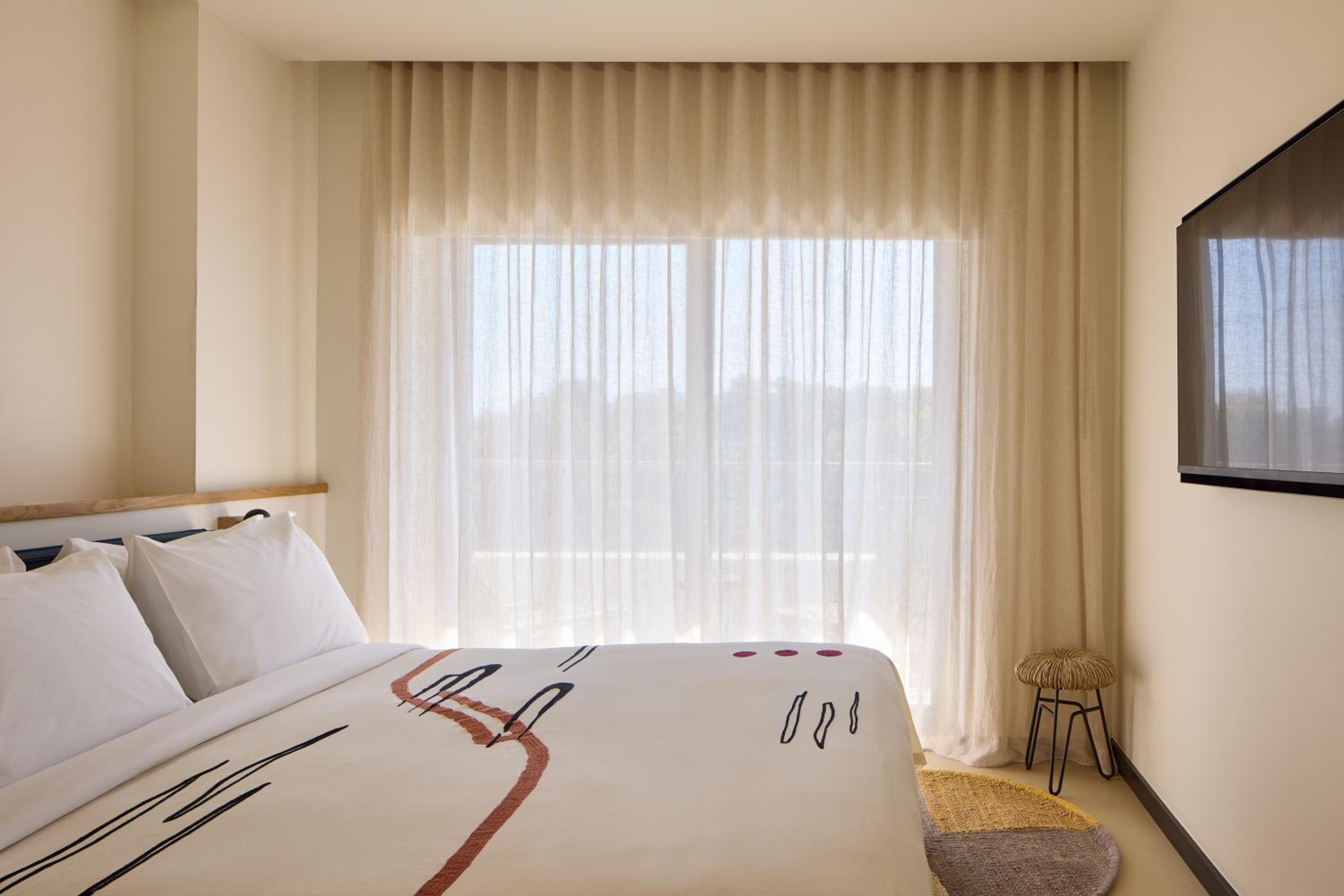 Deluxe King Room photo 3
