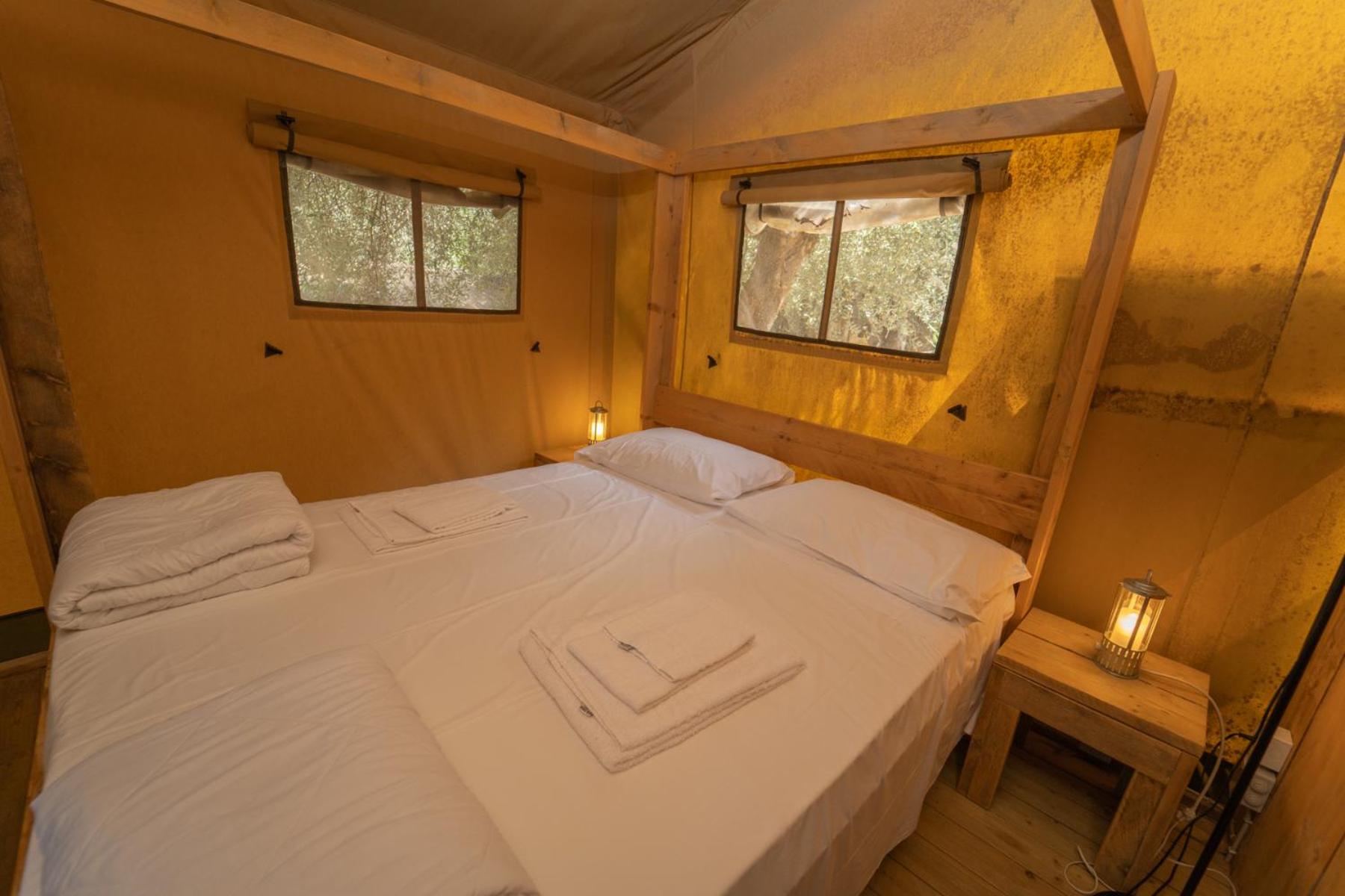 Tent (6 Adults)