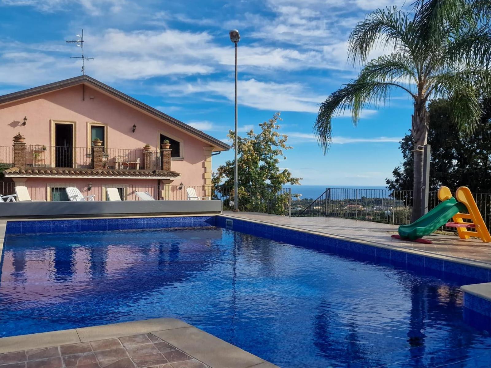 Villa photo 3