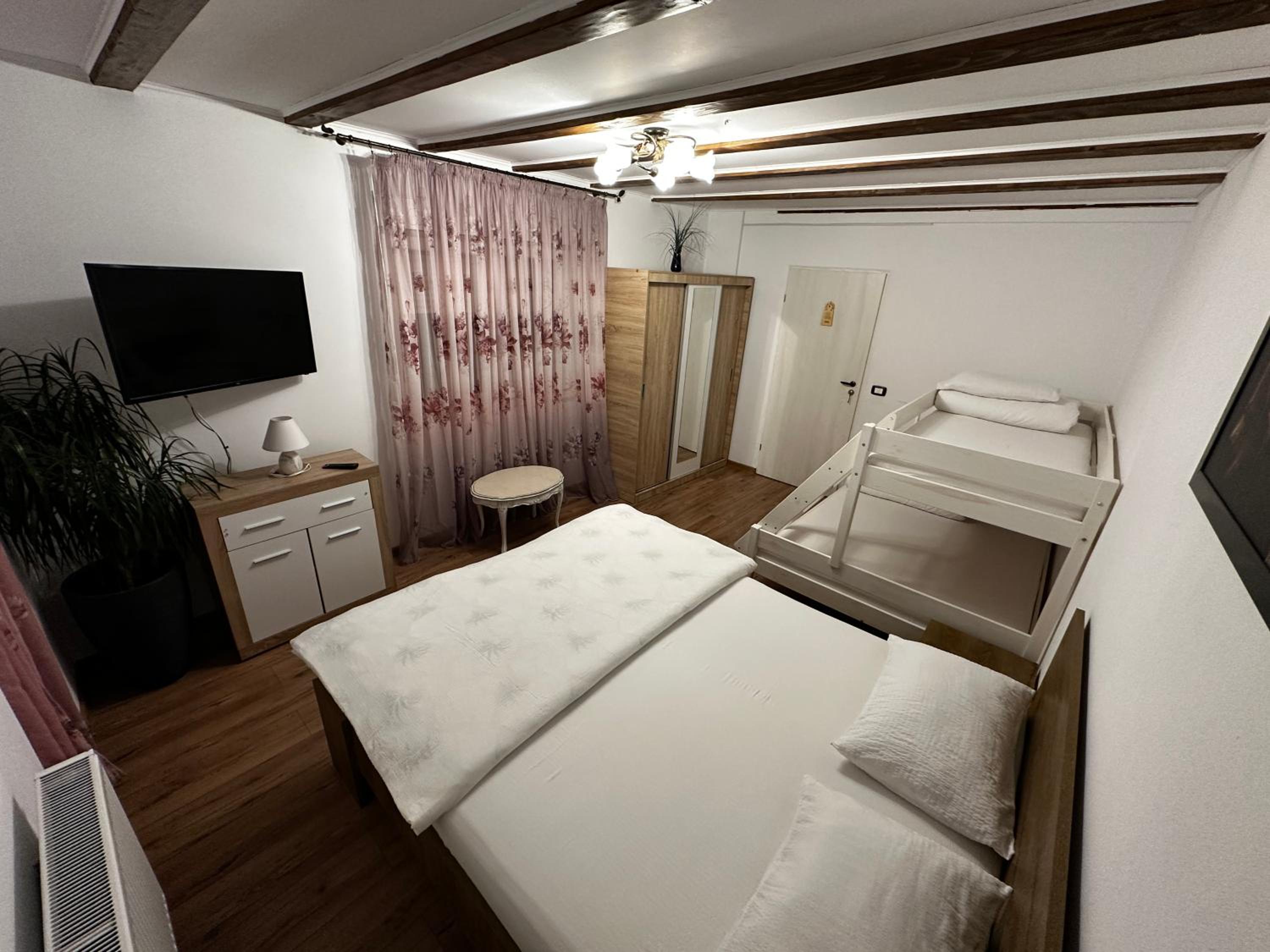 Family Room with Private Bathroom photo 1