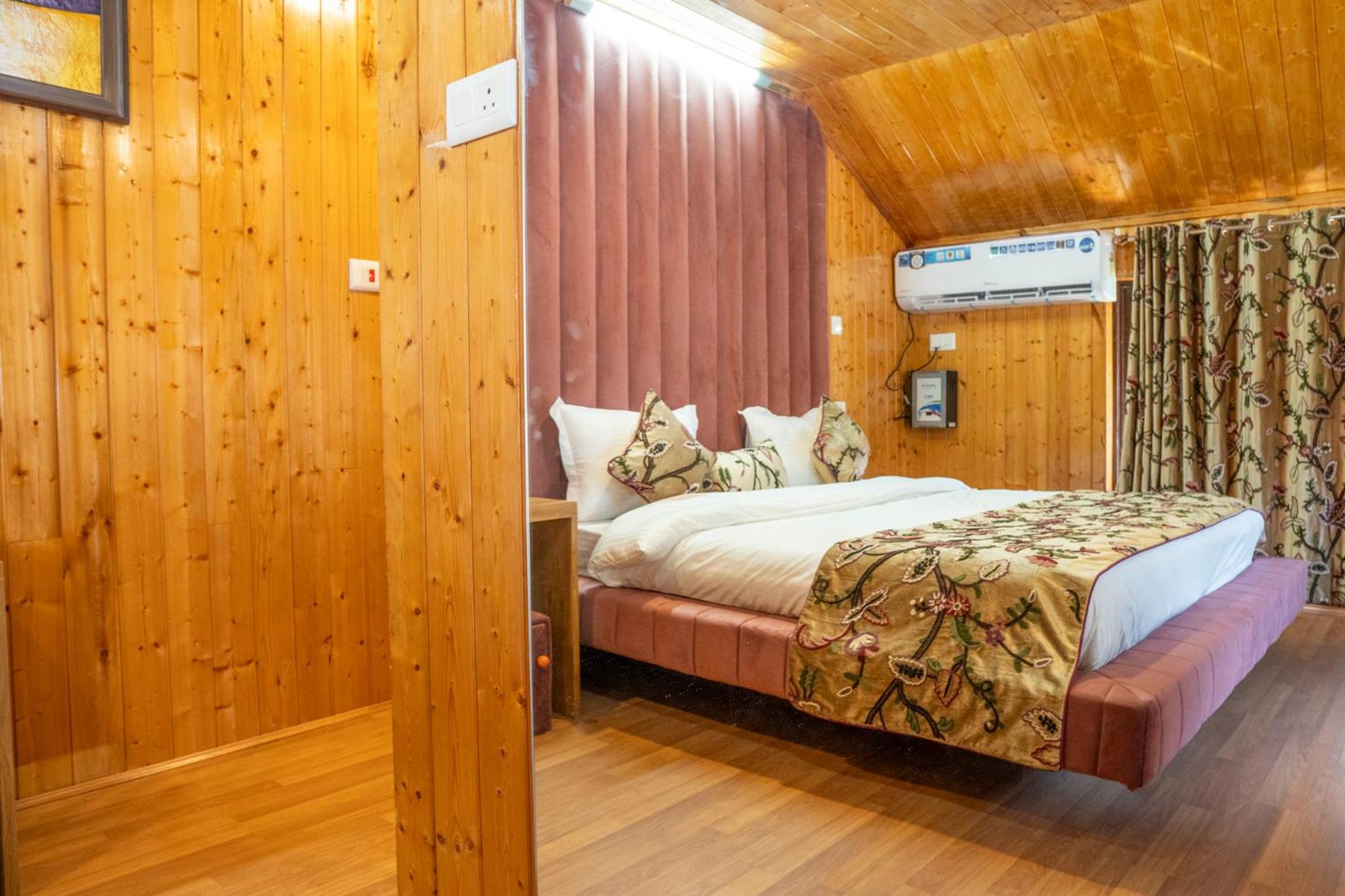 King Room With Mountain View photo 2