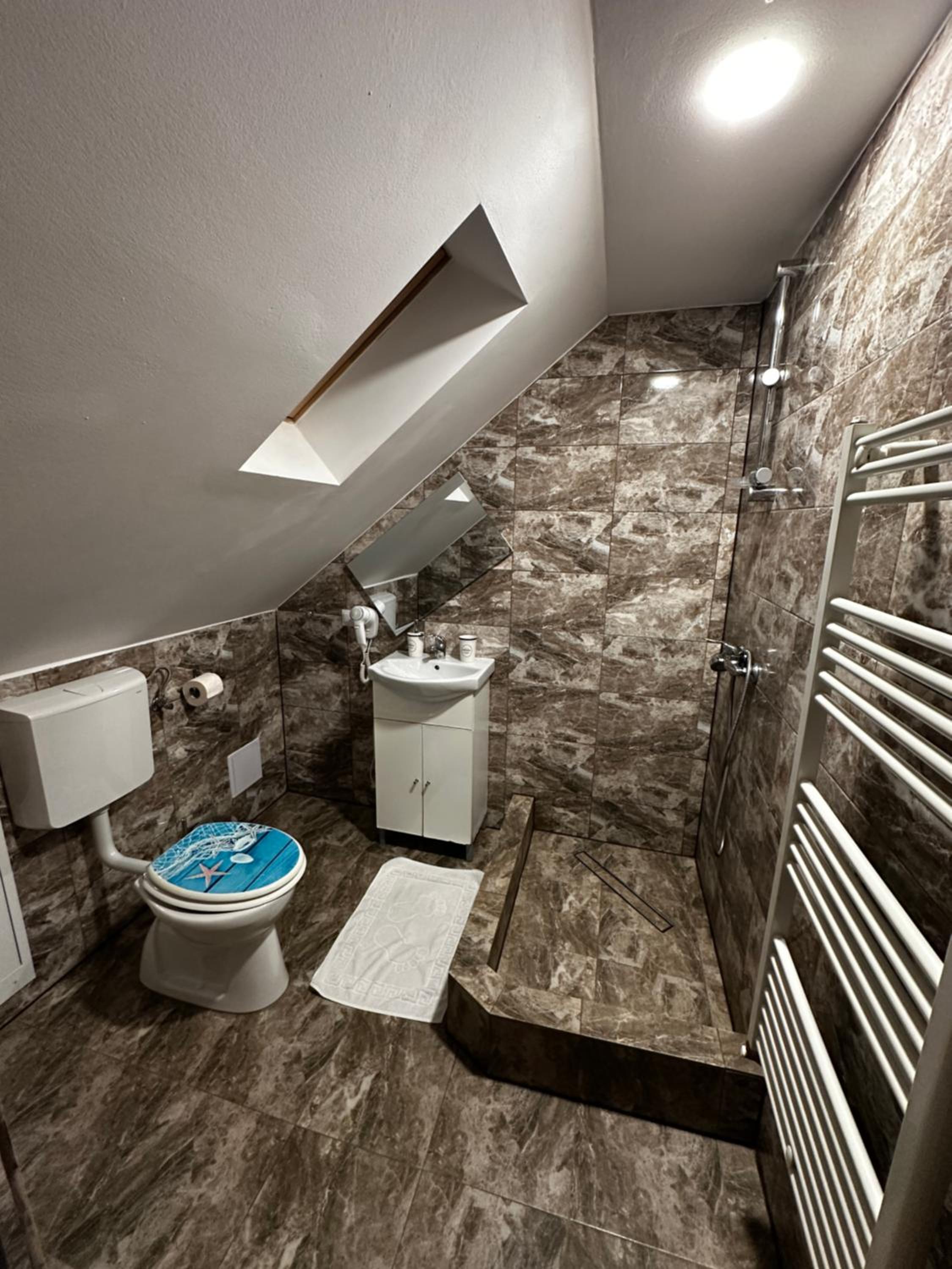 Triple Room with Private Bathroom photo 2