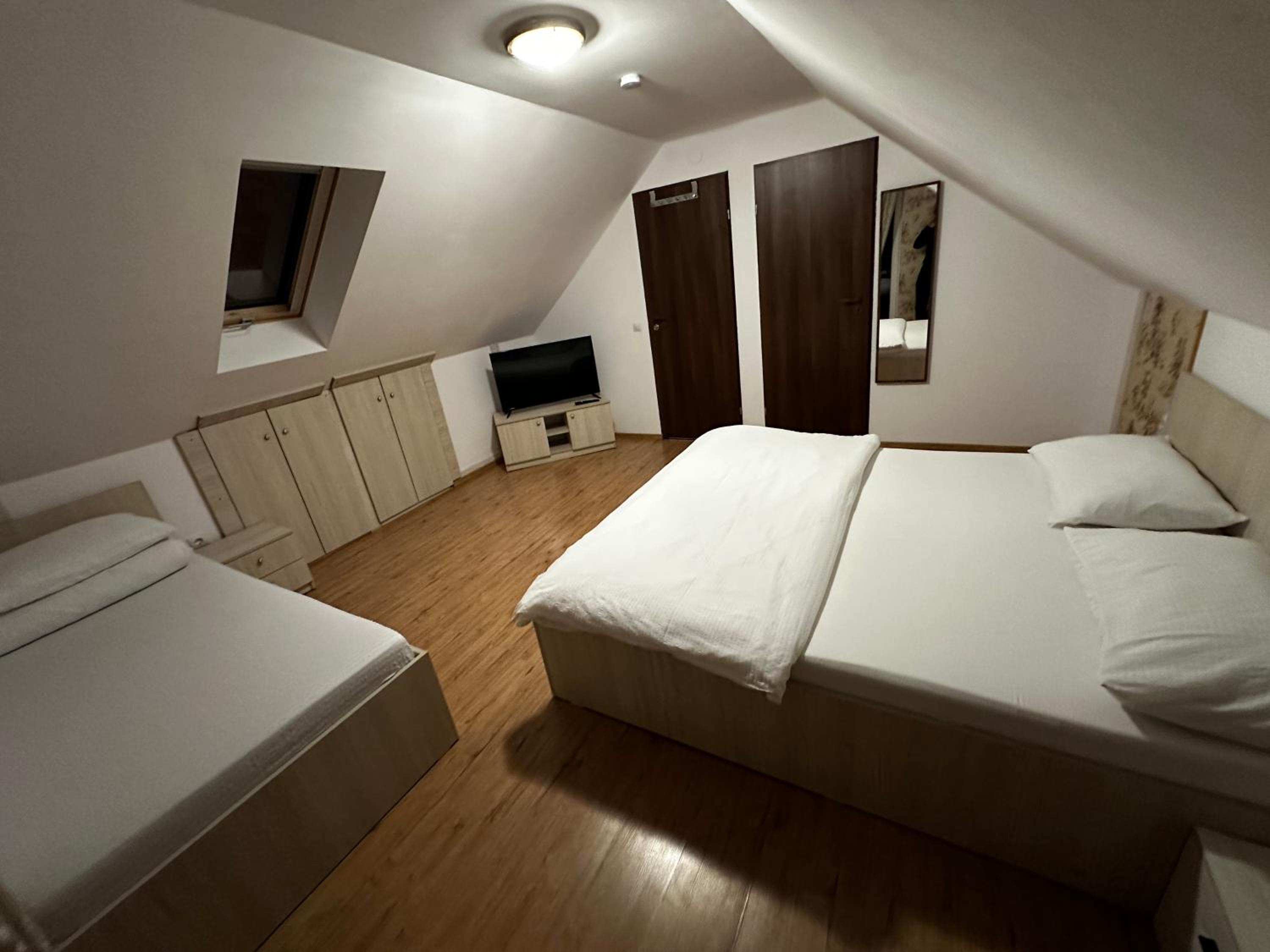Triple Room with Private Bathroom photo 1