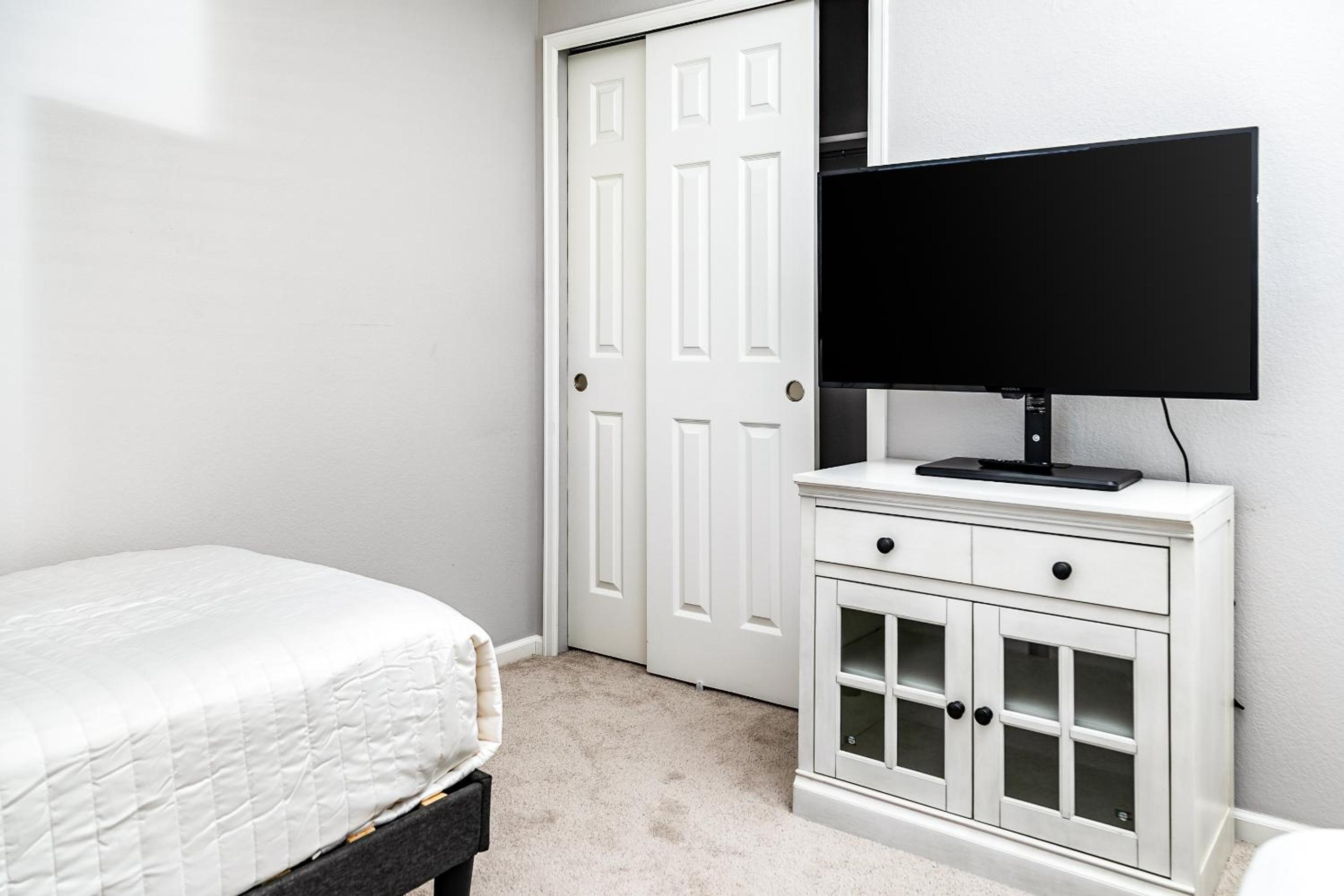 Three-Bedroom Apartment photo 1