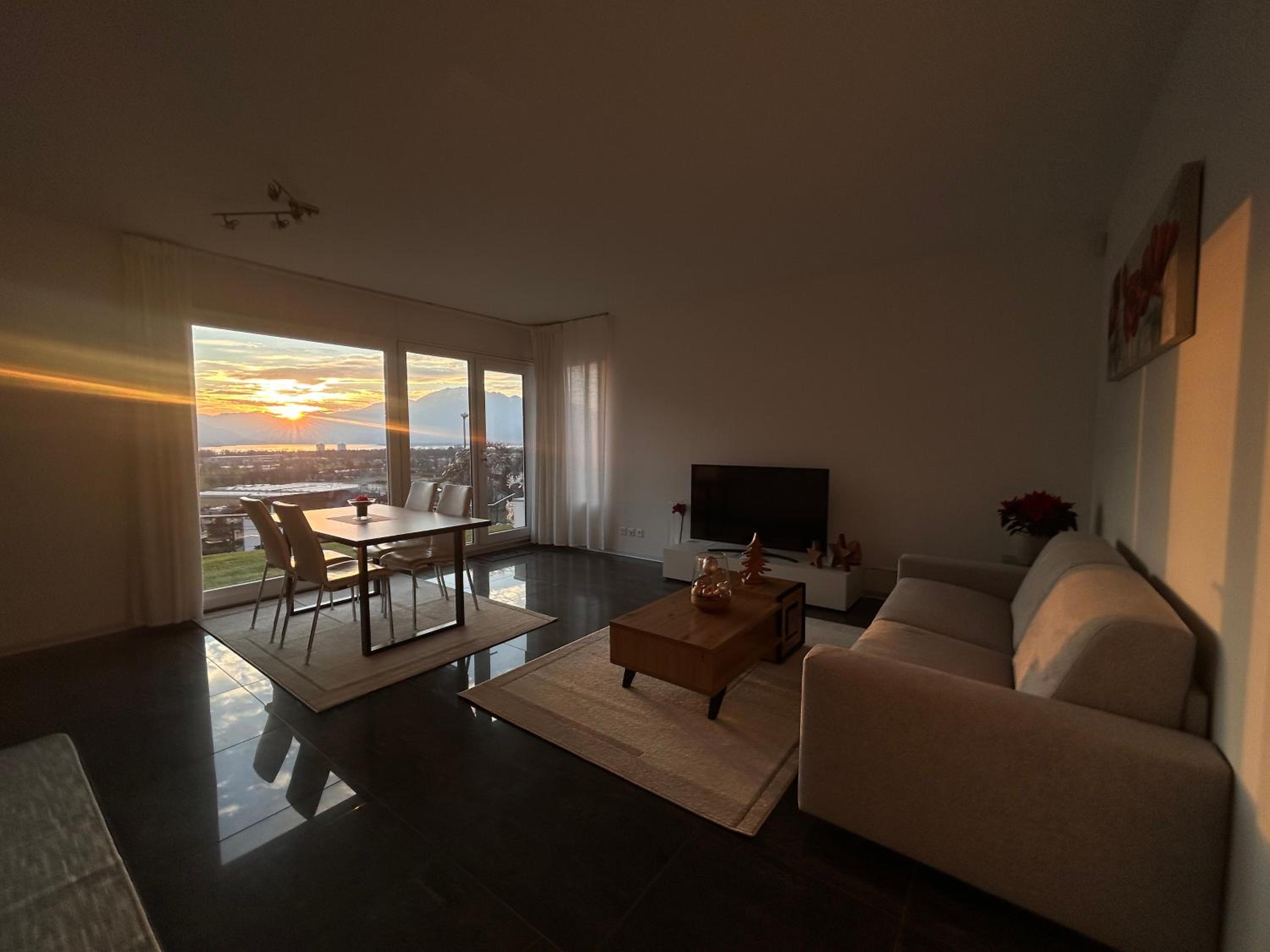 One-Bedroom Apartment photo 1