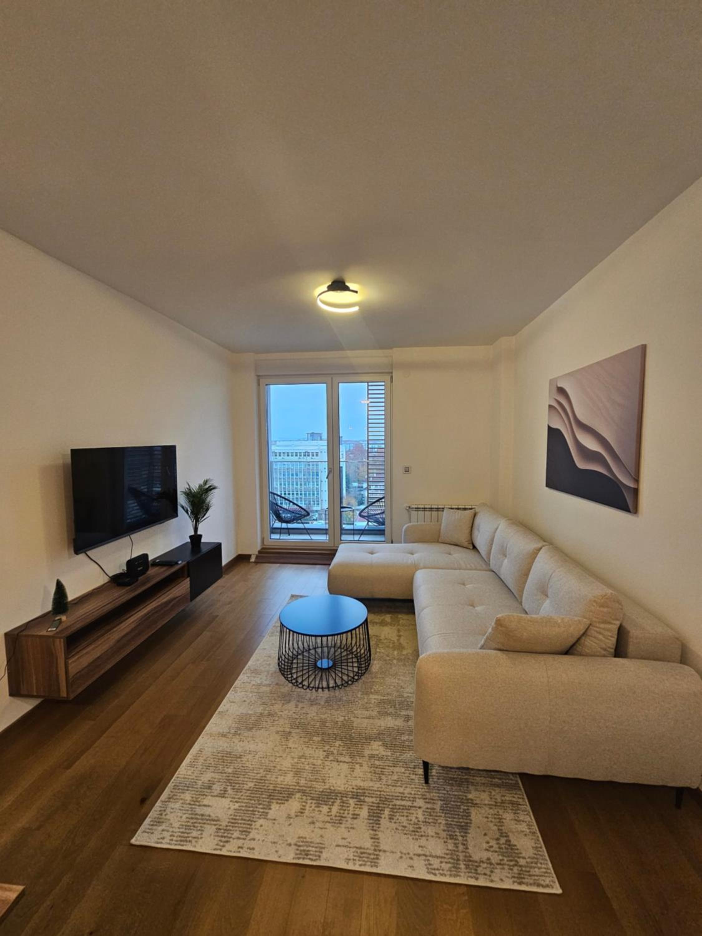 One-Bedroom Apartment photo 1