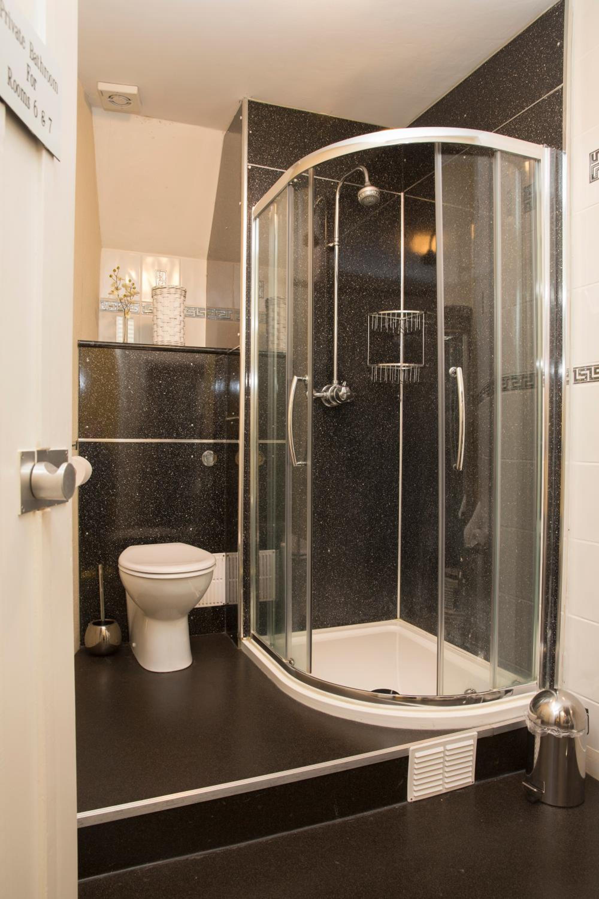 Double Room with Shared Shower Room photo 3