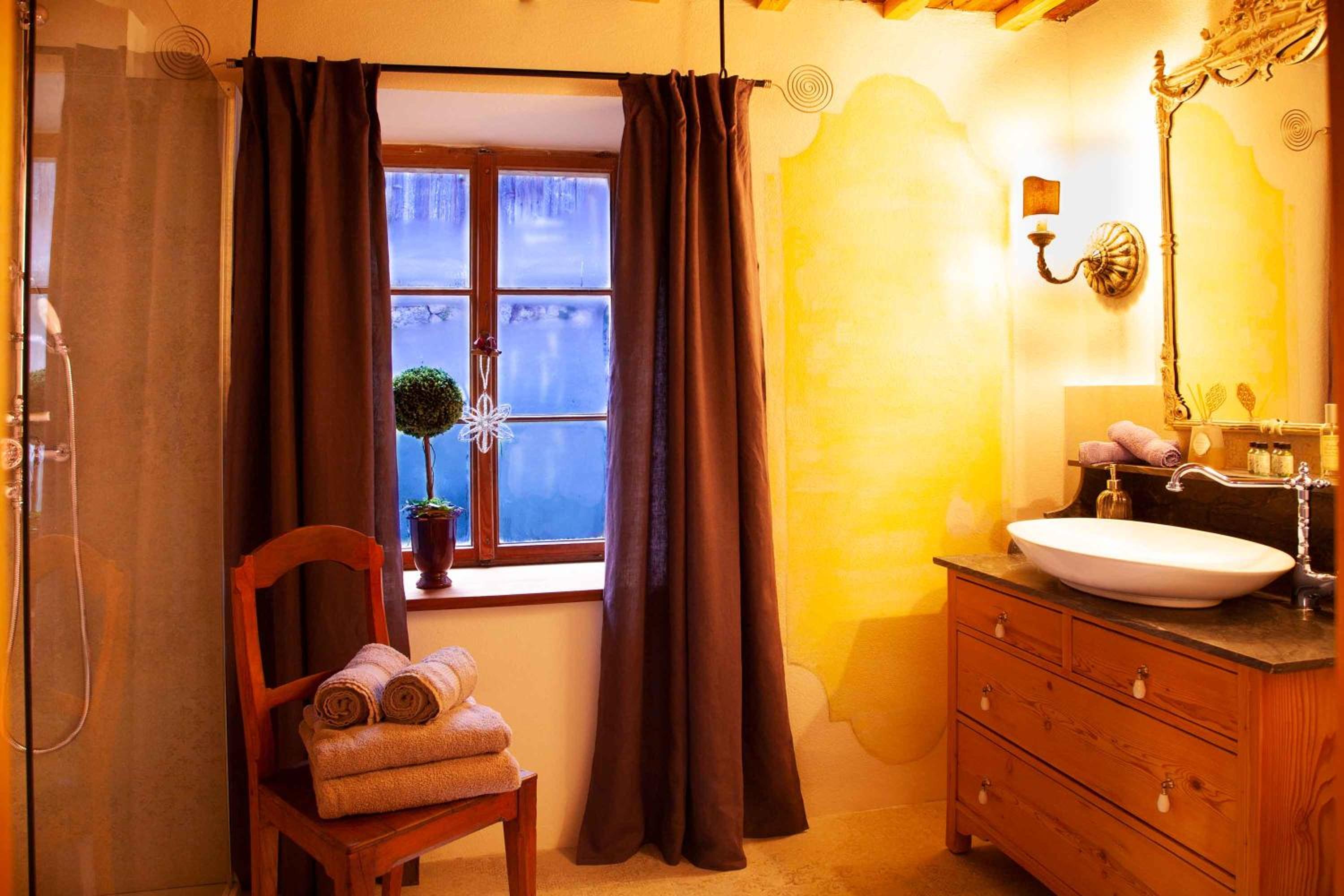 Deluxe Suite - Photo 23