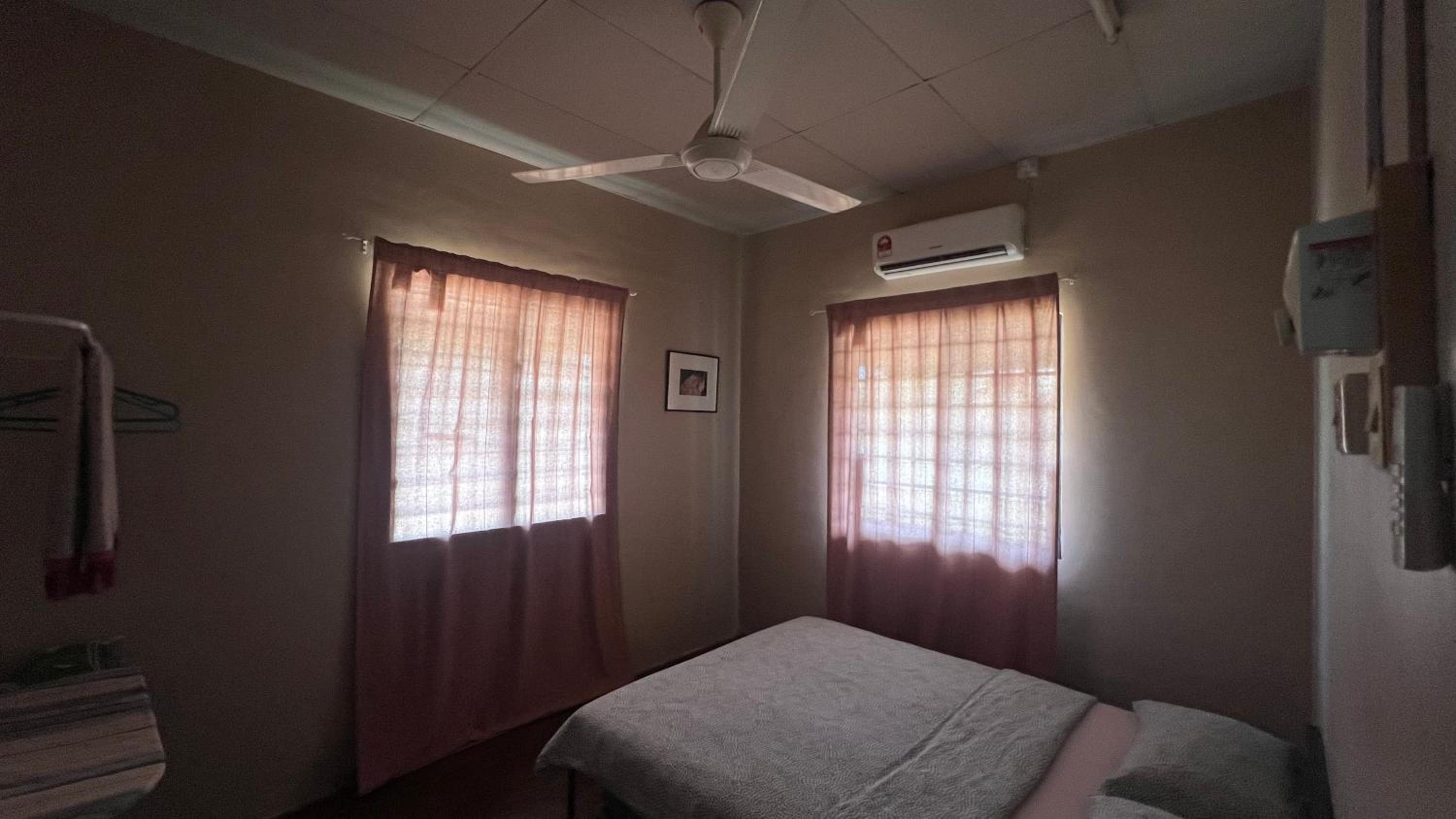 Three-Bedroom House photo 3