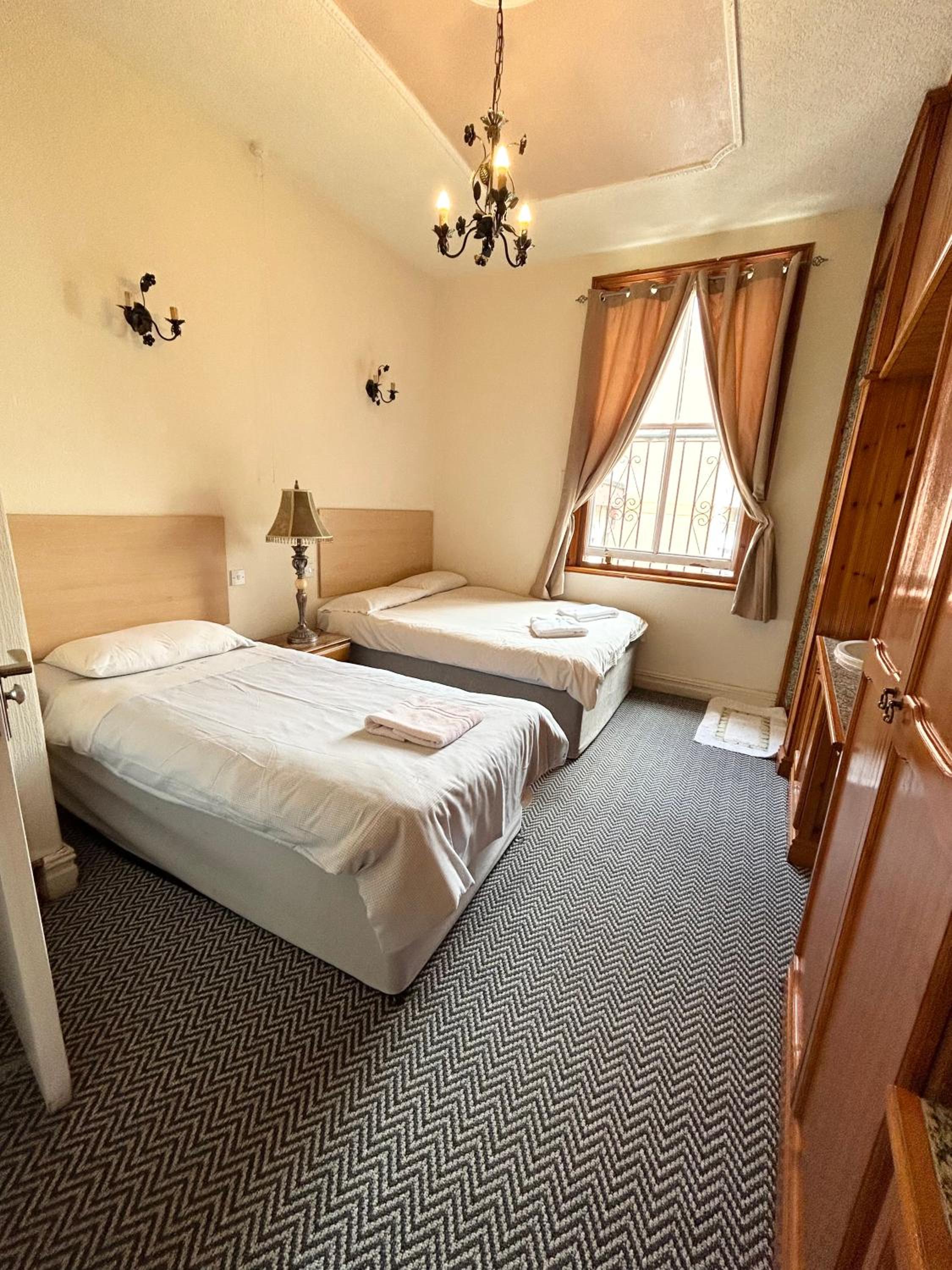 Economy Twin Room