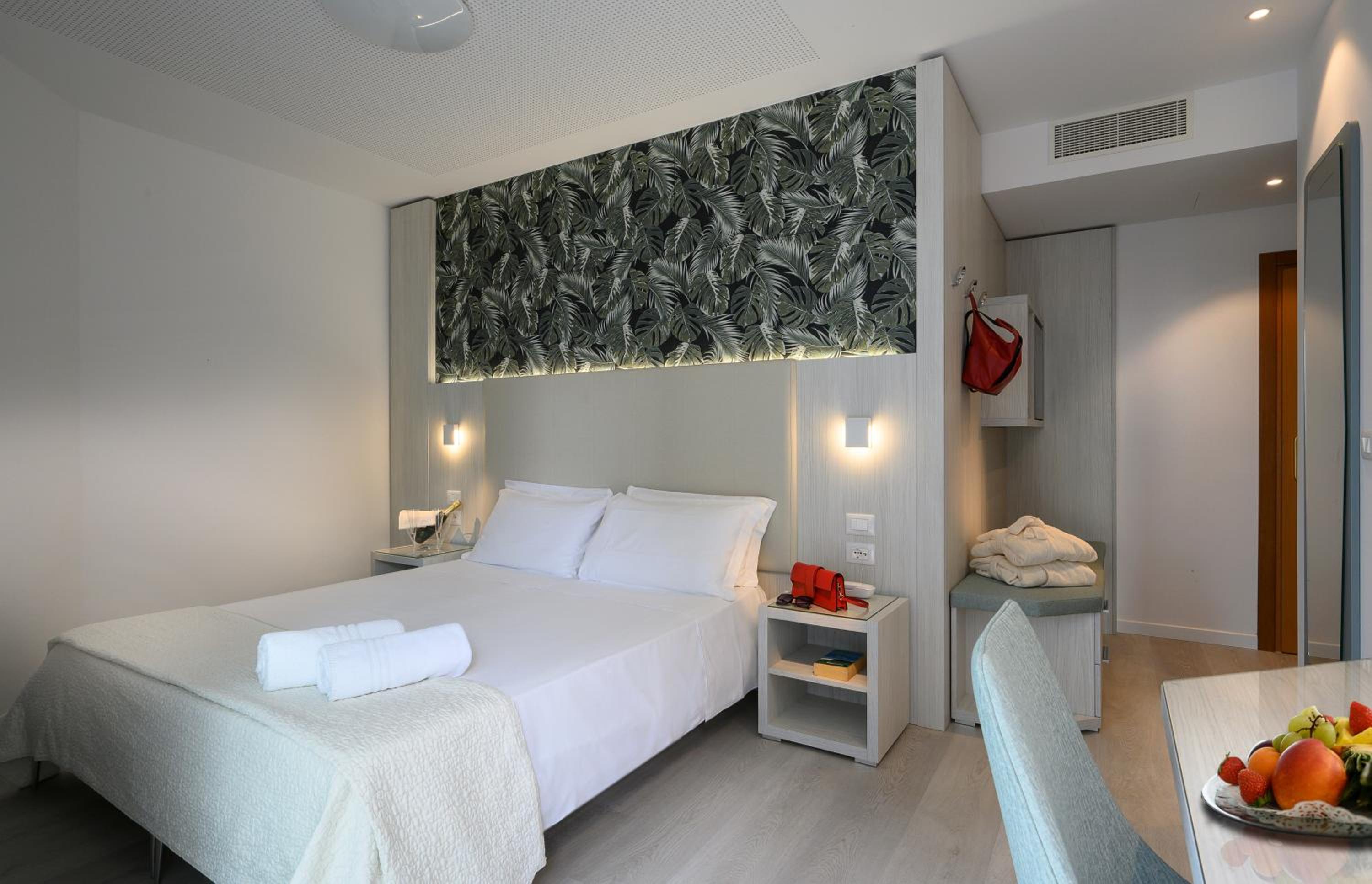 Deluxe Room with Side Sea View photo 1