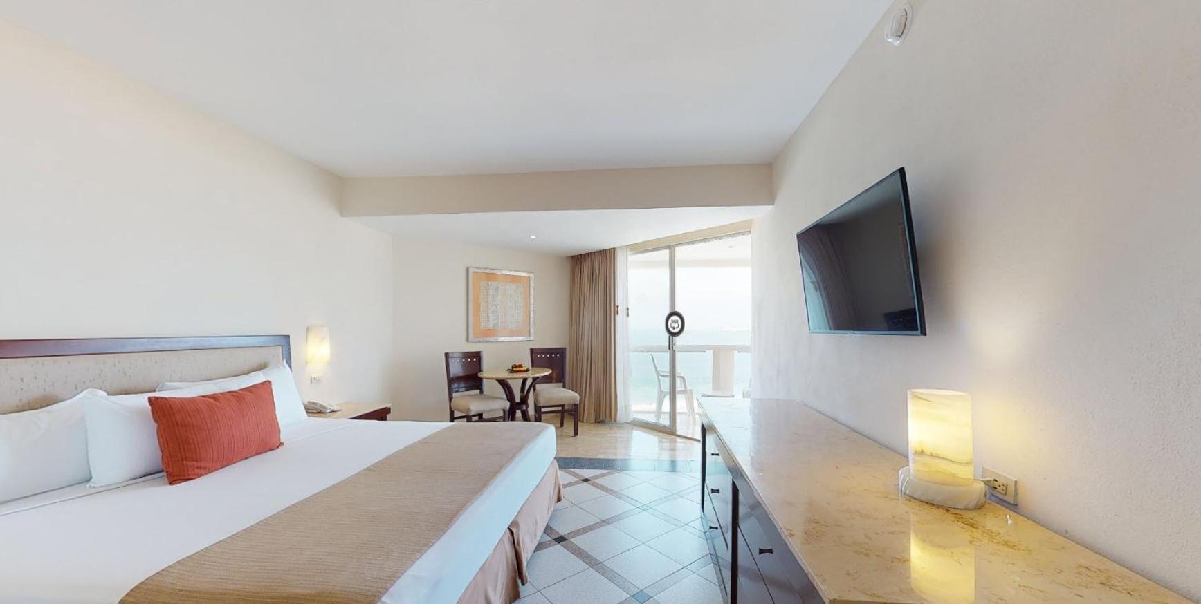 Royal Ocean front King - Photo 1