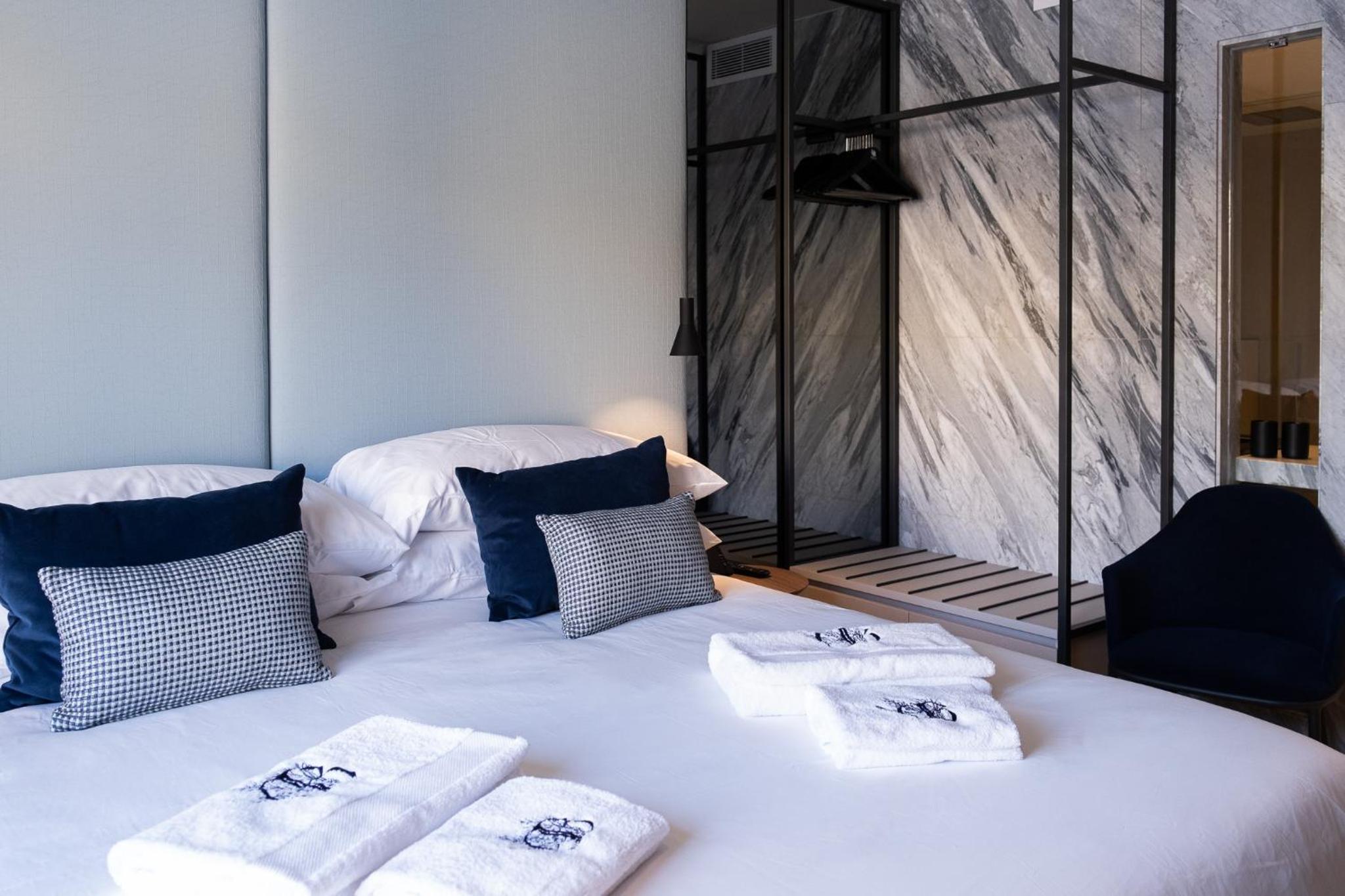 Standard Double Room - Photo 7