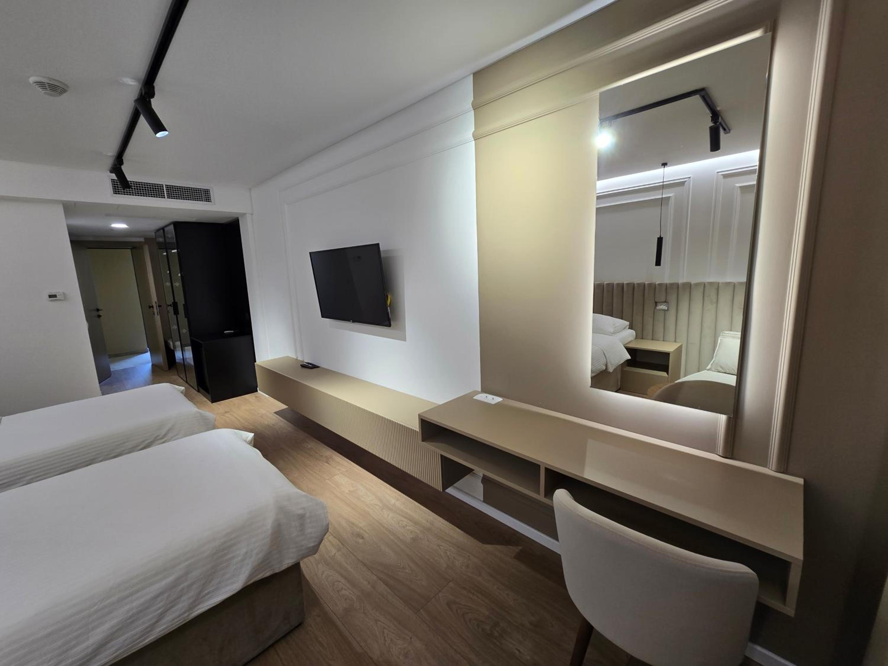 Double or Twin Room - Photo 3