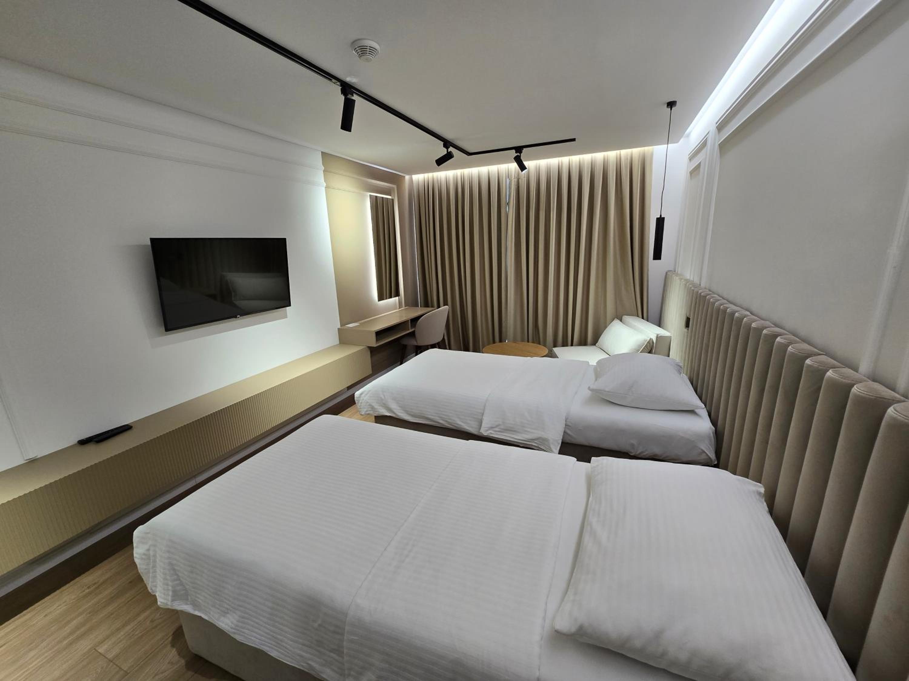 Double or Twin Room - Photo 5