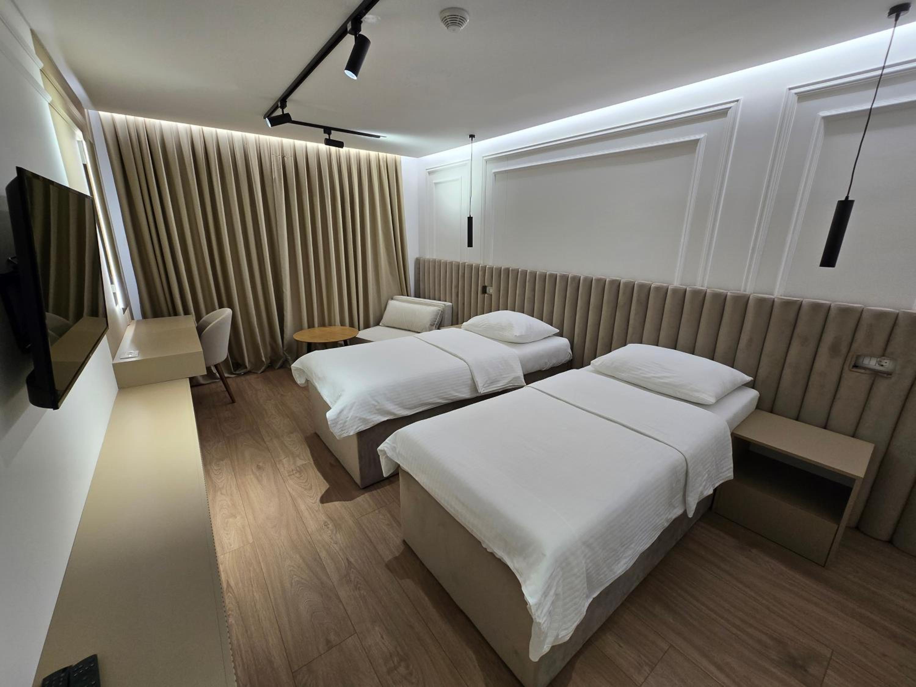 Double or Twin Room - Photo 7