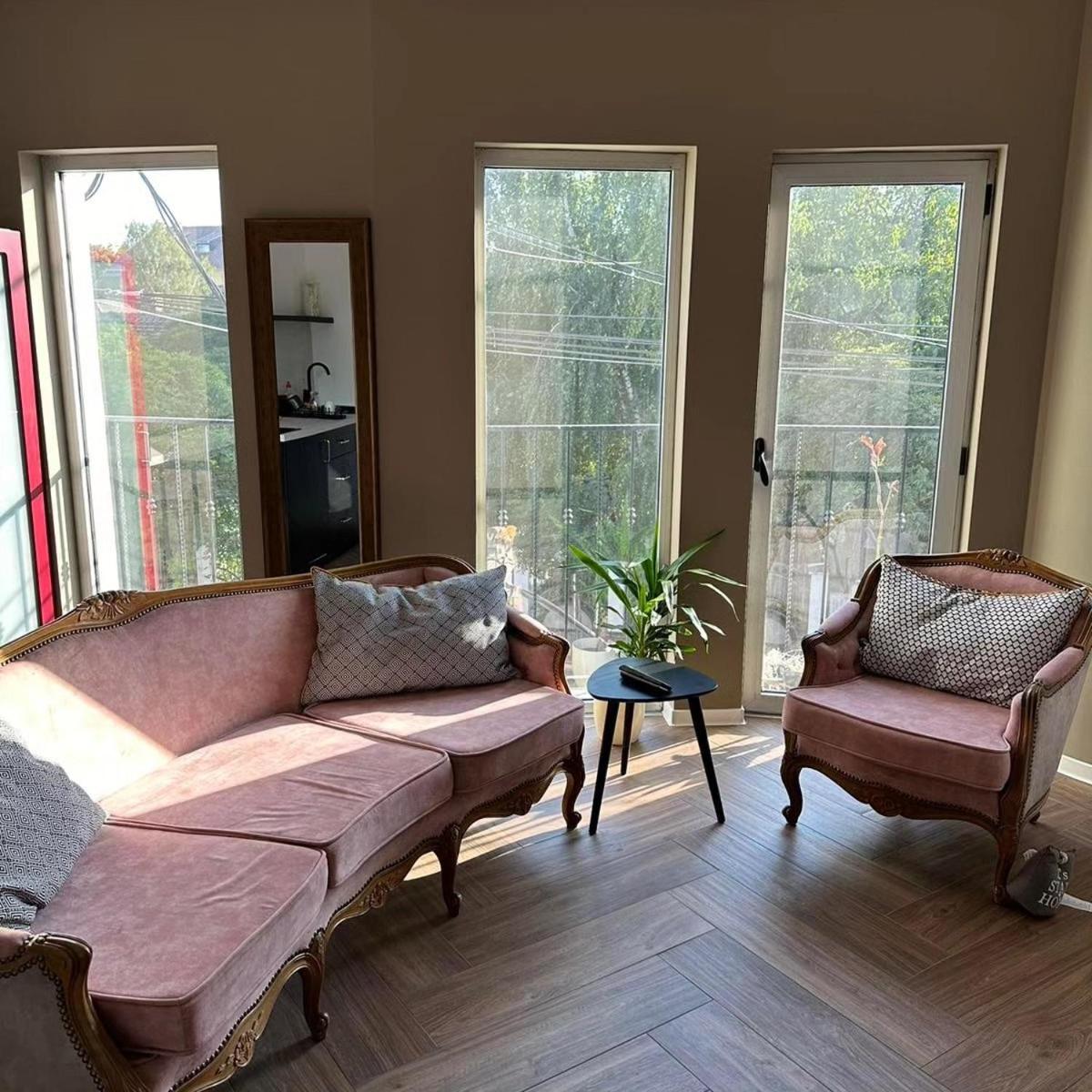 One-Bedroom Apartment photo 2