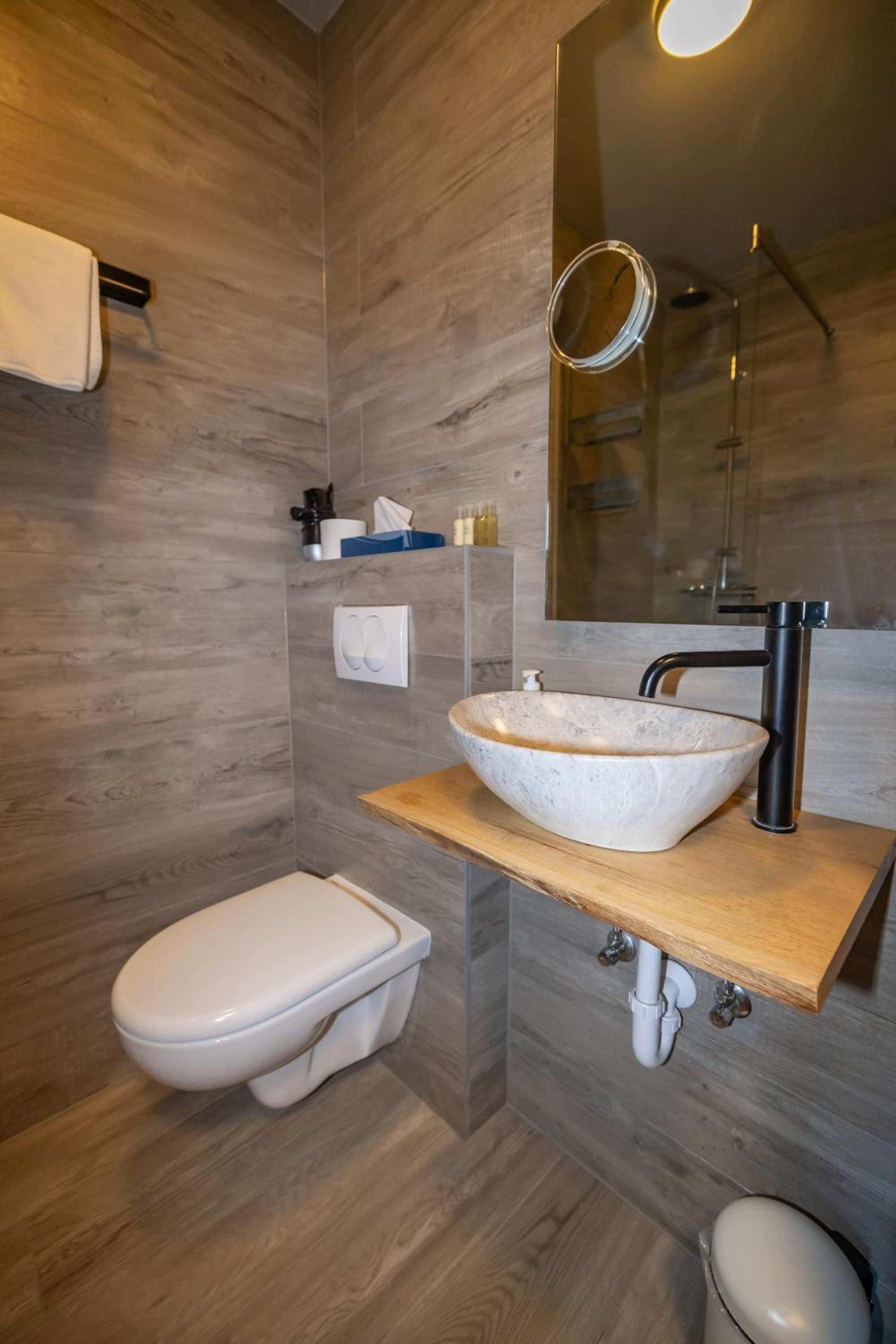 Standard Double or Twin Room - Photo 11