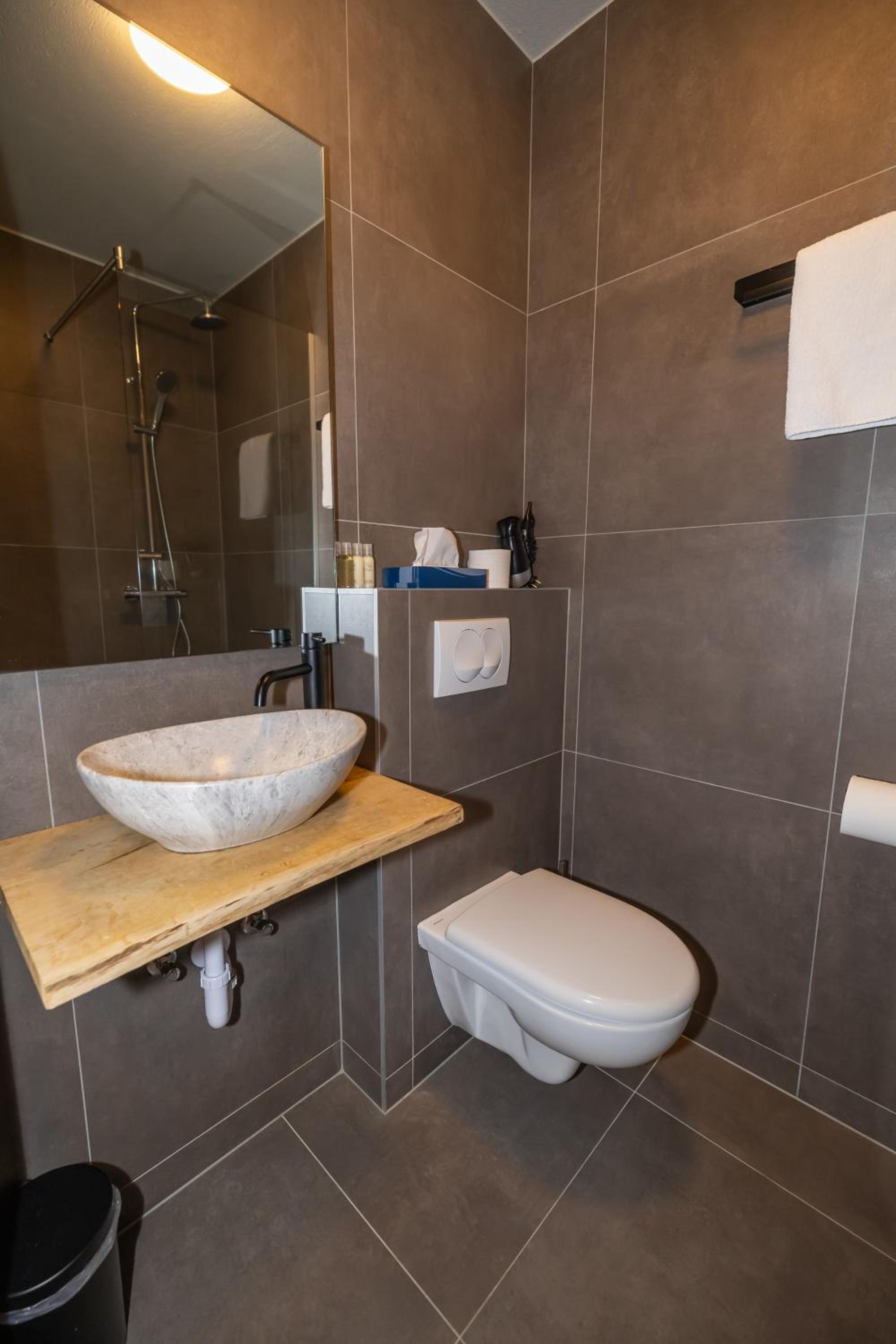 Budget Double Room - Photo 3