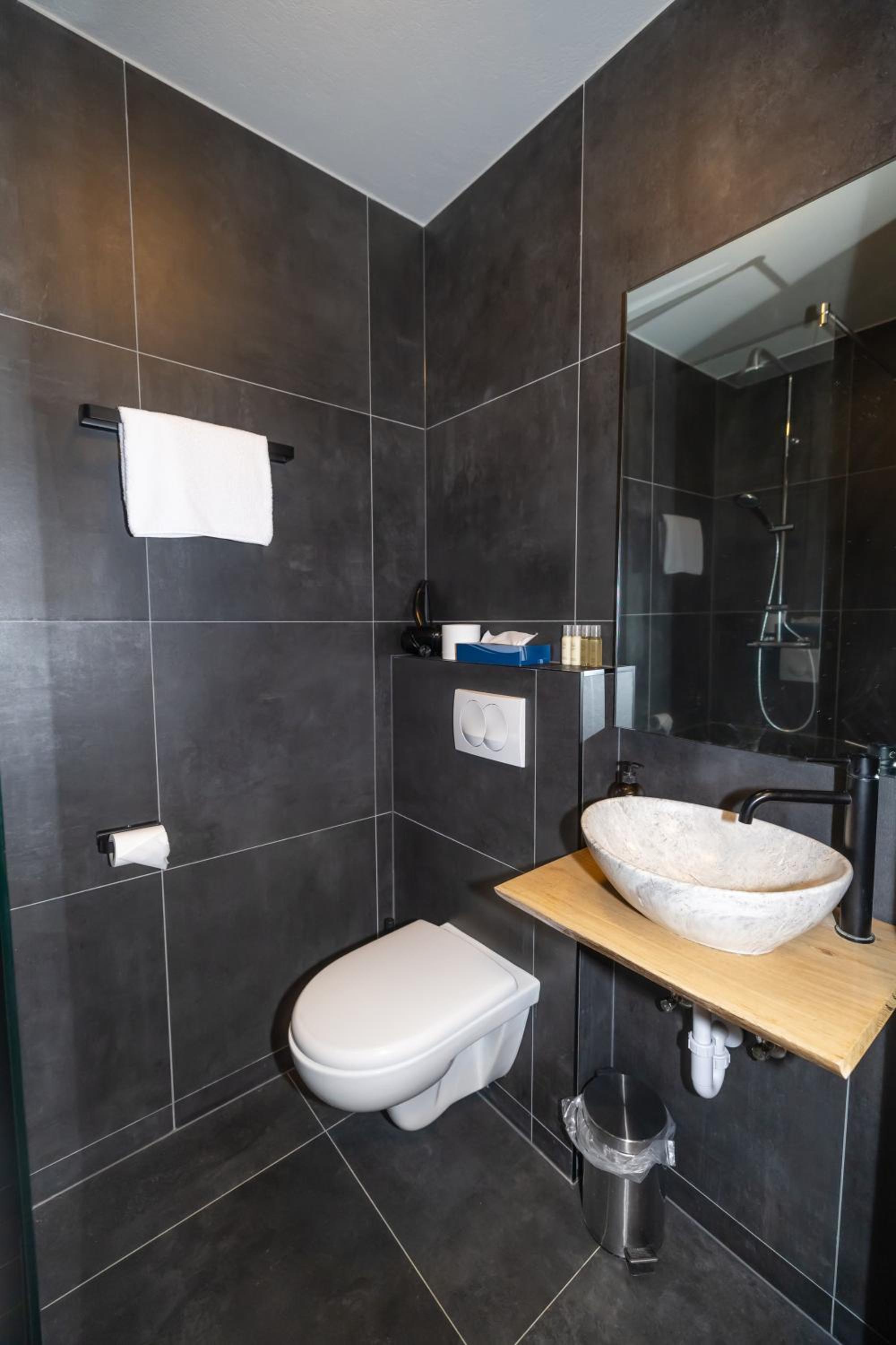 Budget Double Room - Photo 4