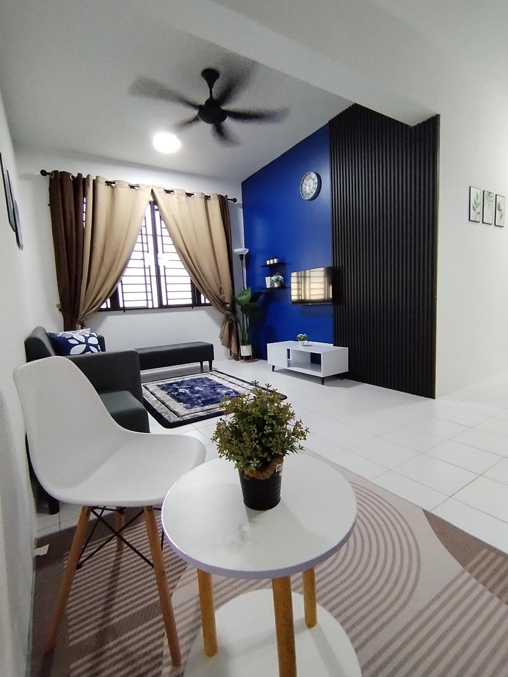 Three-Bedroom Apartment photo 2