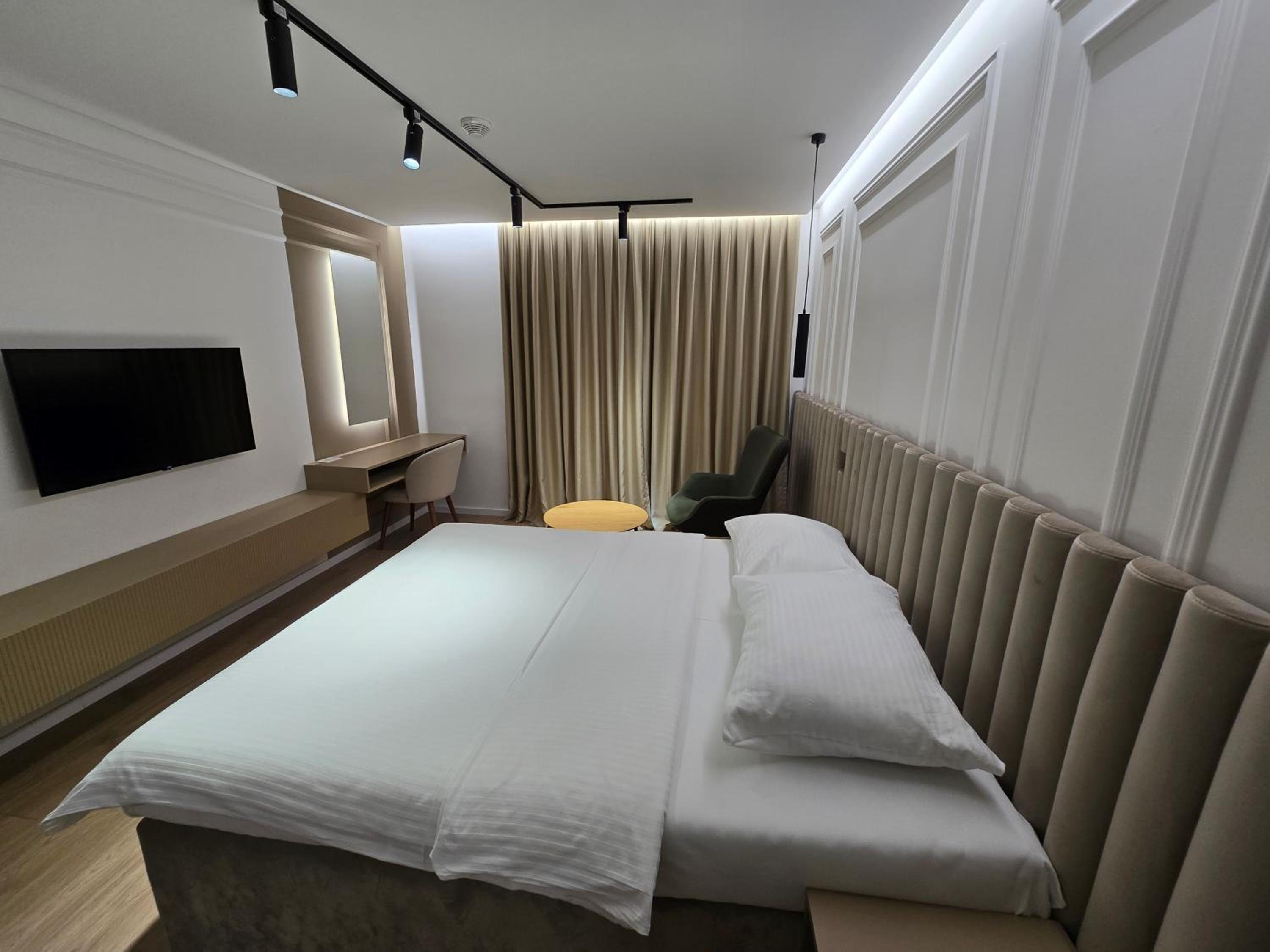Standard King Room - Photo 3