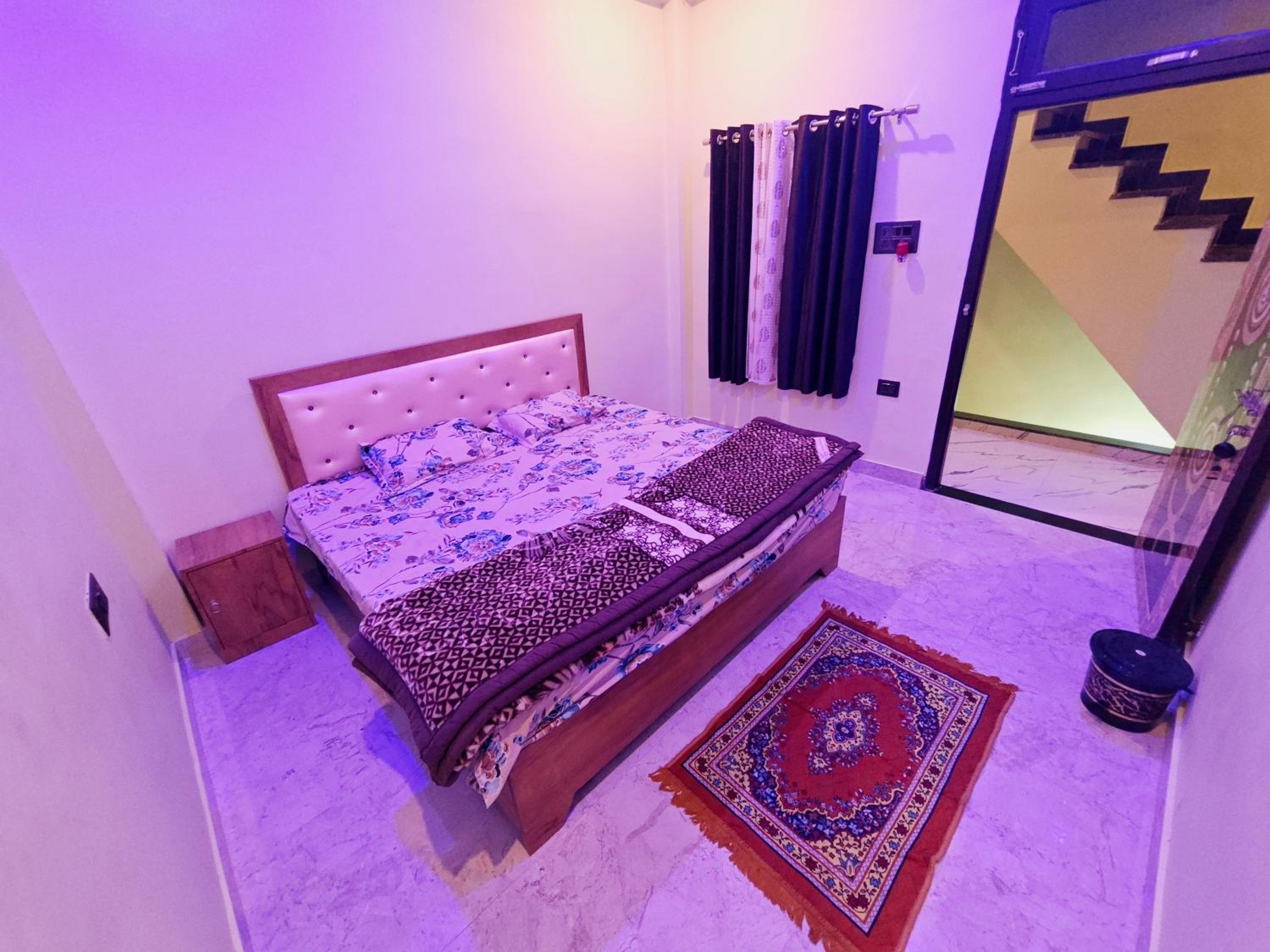 Deluxe Double Room (2 Adults + 1 Child)