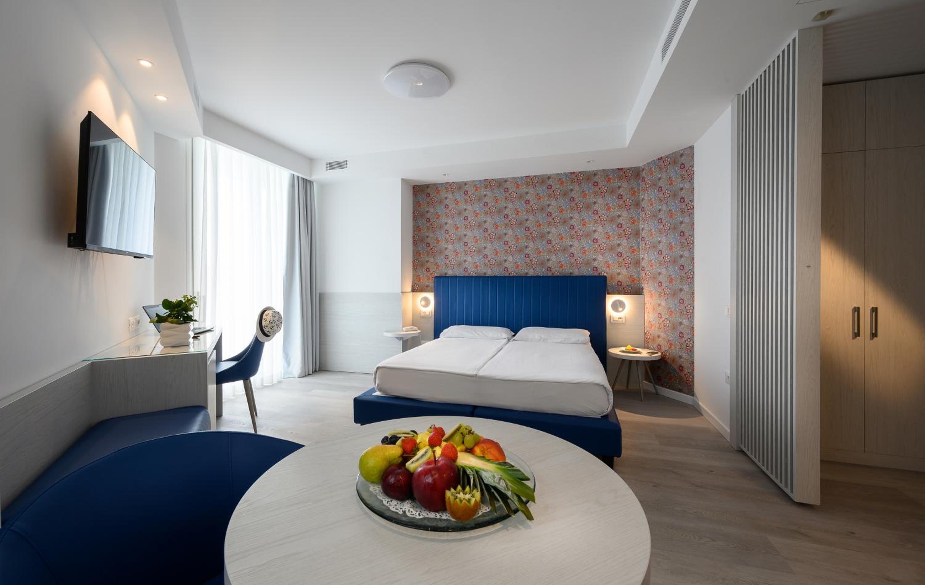 Two-Bedroom Suite with Side Sea View photo 1