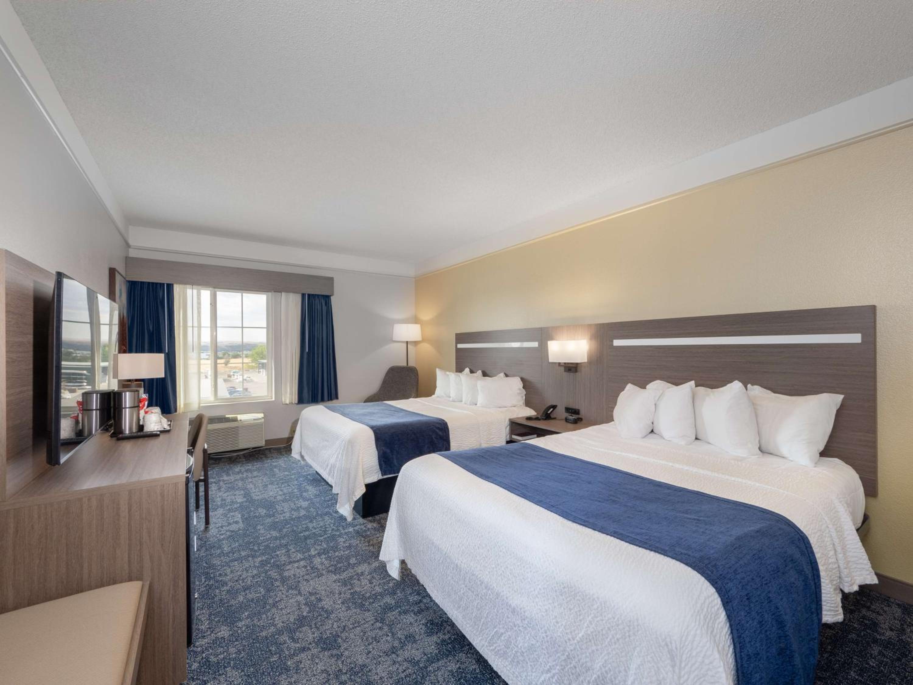 Queen Room with Two Queen Beds - Non-Smoking - Photo 1