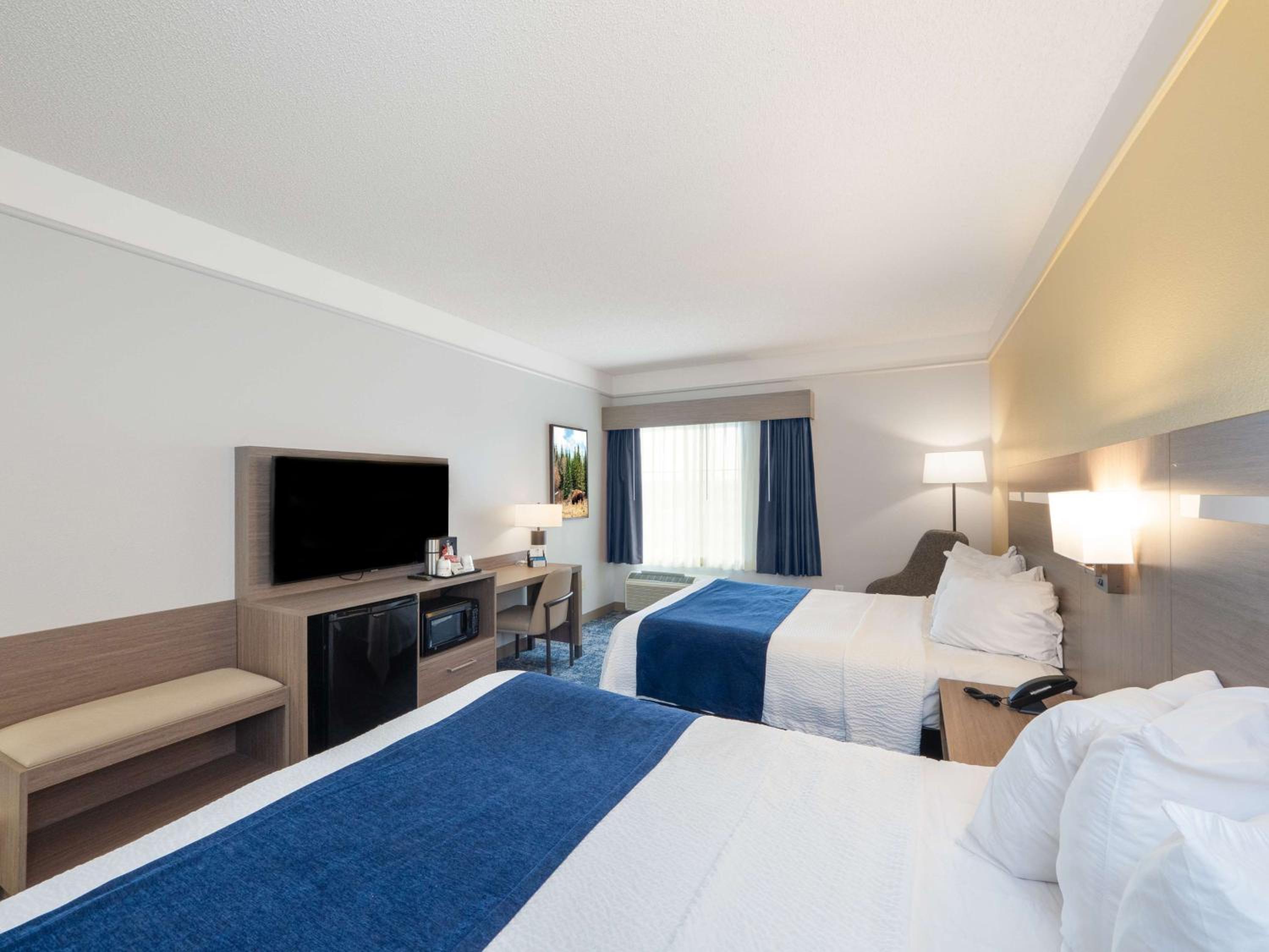 Queen Room with Two Queen Beds - Non-Smoking - Photo 2