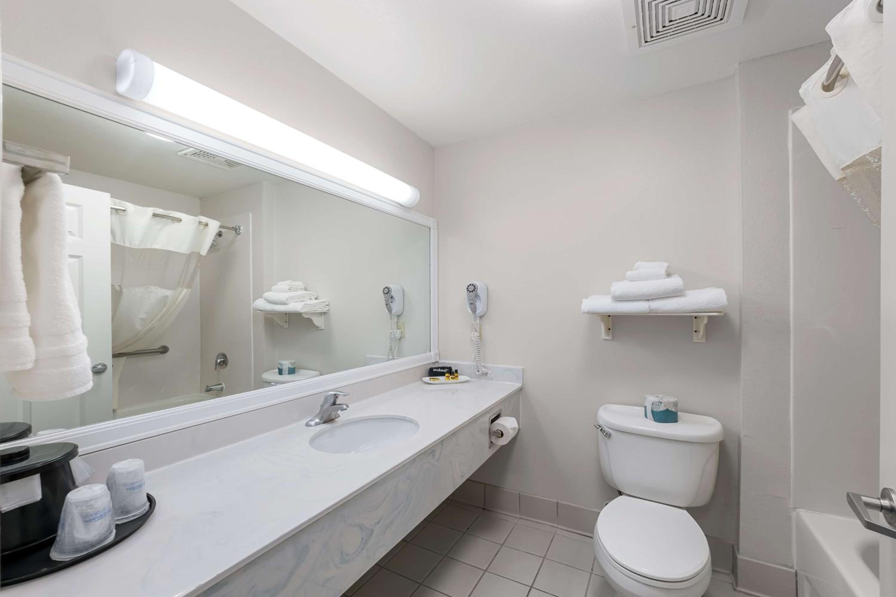 Queen Room With Two Queen Beds - Mobility Access - Photo 3