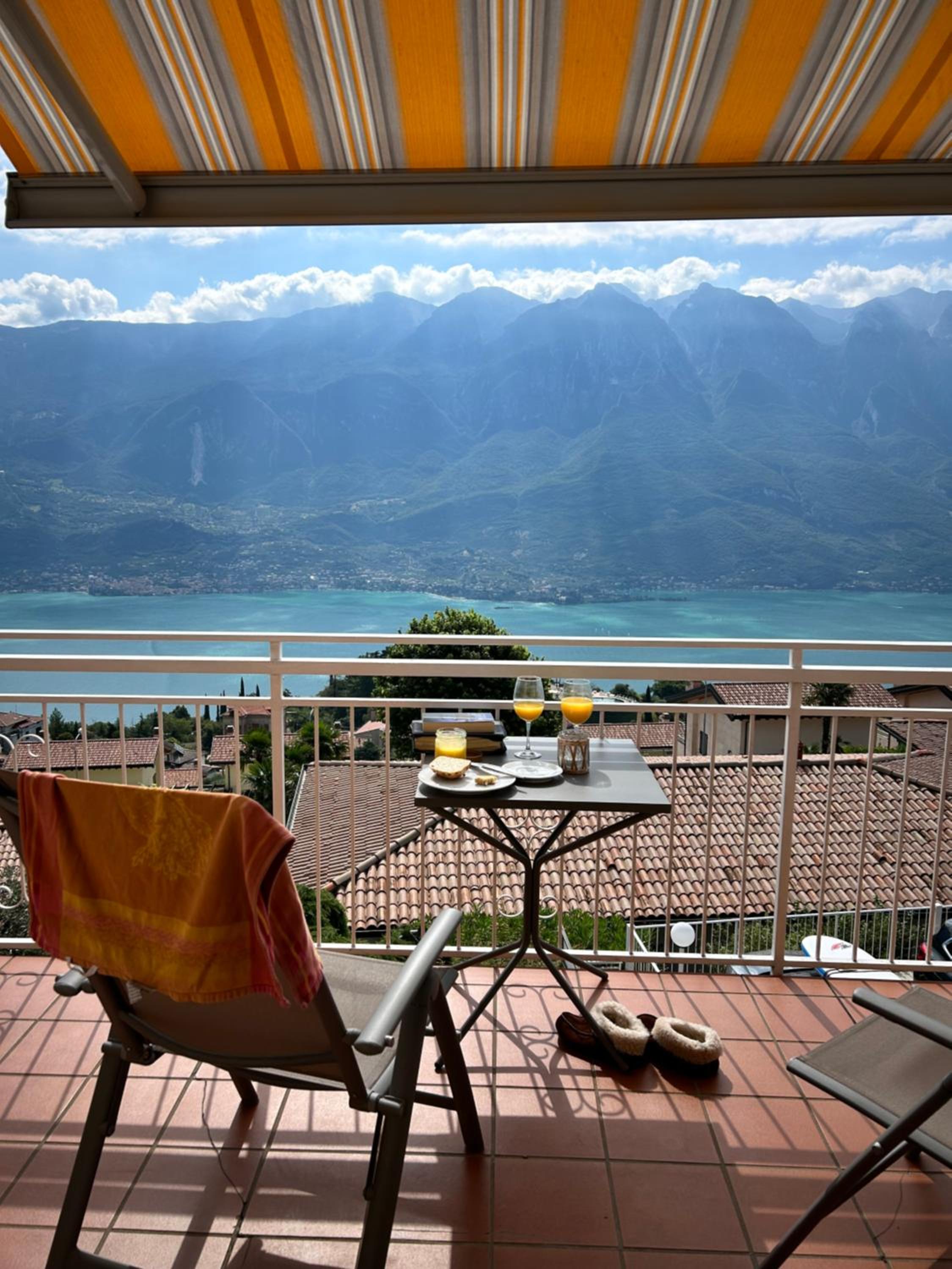 Apartment with Lake View