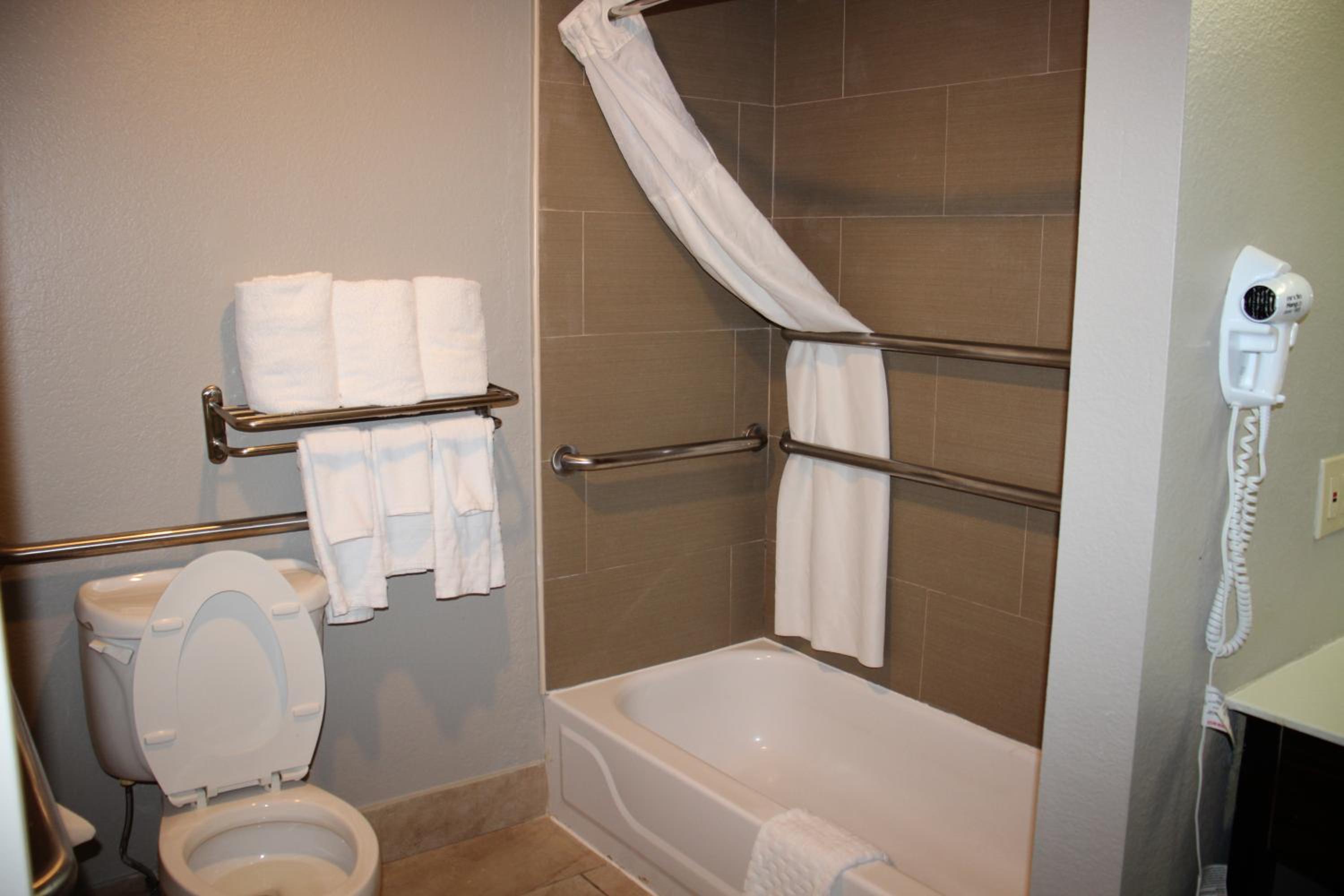 King Room - Disability Access - Photo 5