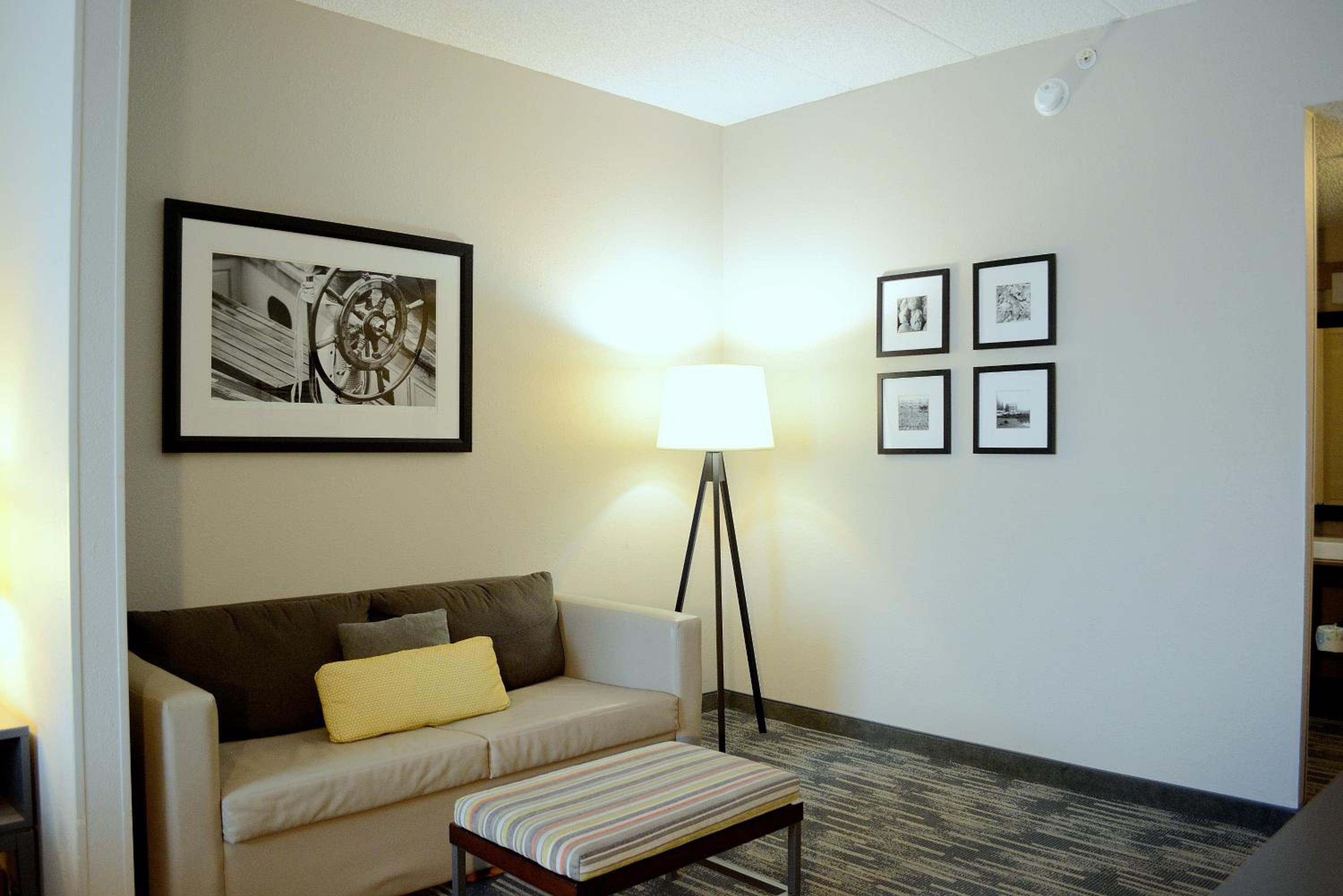 Studio Suite with Two Queen Beds and Sofa Bed - Non-Smoking photo 2