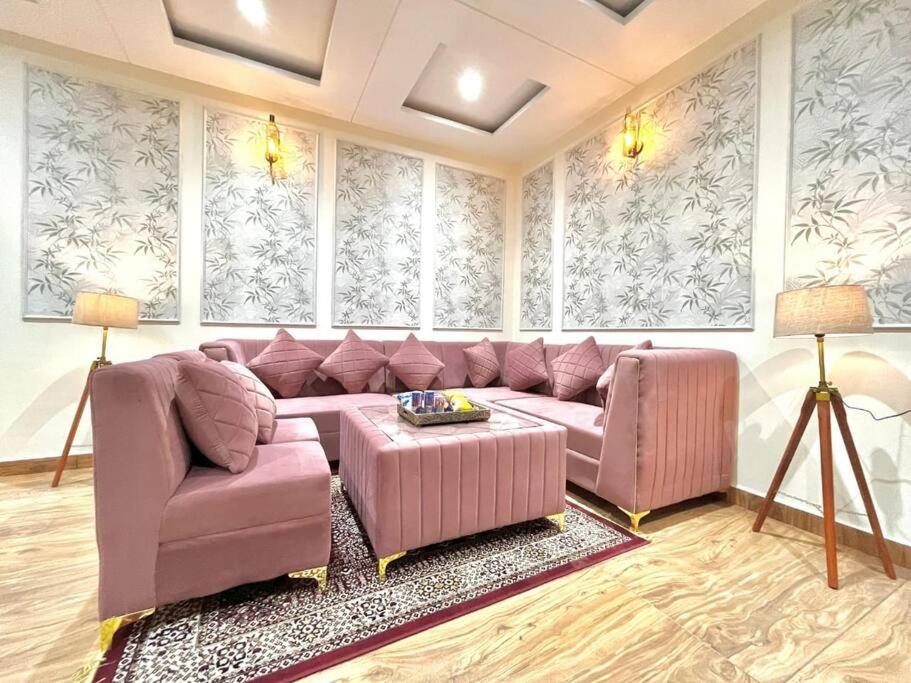 Four-Bedroom Apartment With Balcony  photo 1