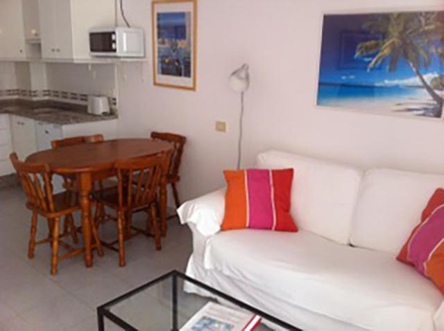Two-Bedroom Apartment with Balcony and Sea View photo 2