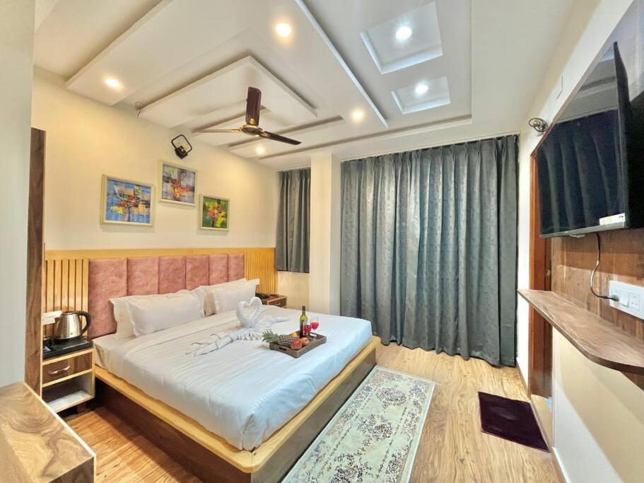Four-Bedroom Apartment With Balcony  photo 2