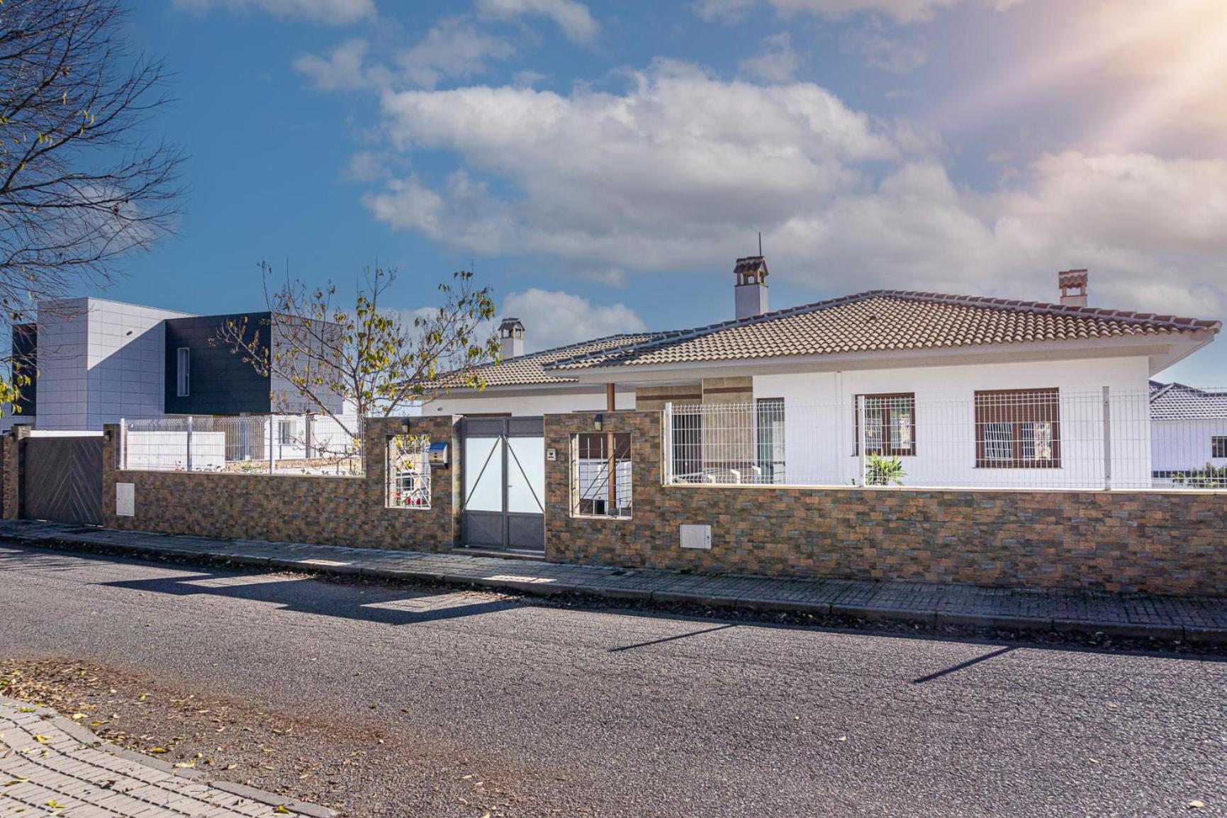 Four-Bedroom House photo 2