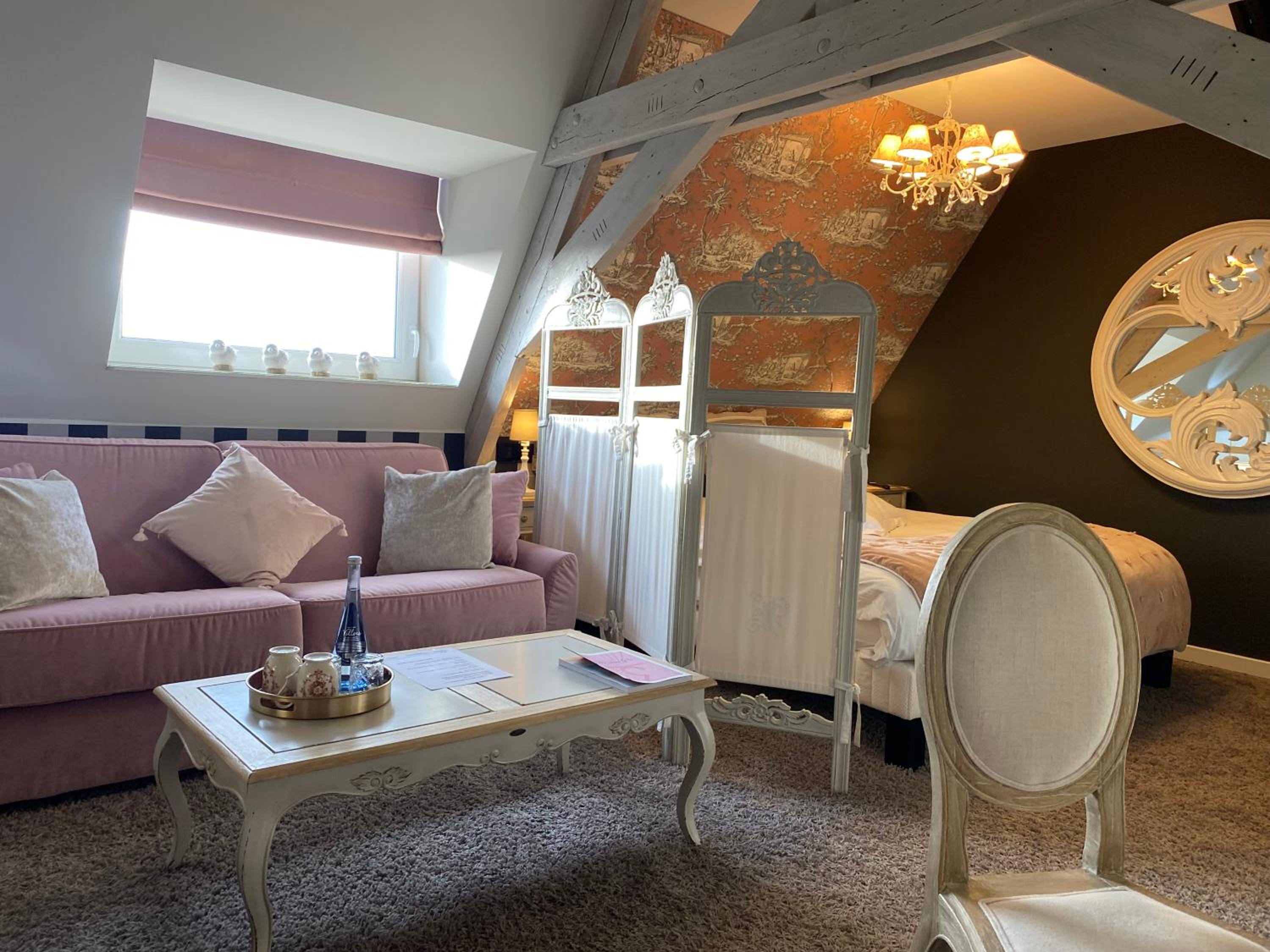 Deluxe Suite - Photo 7