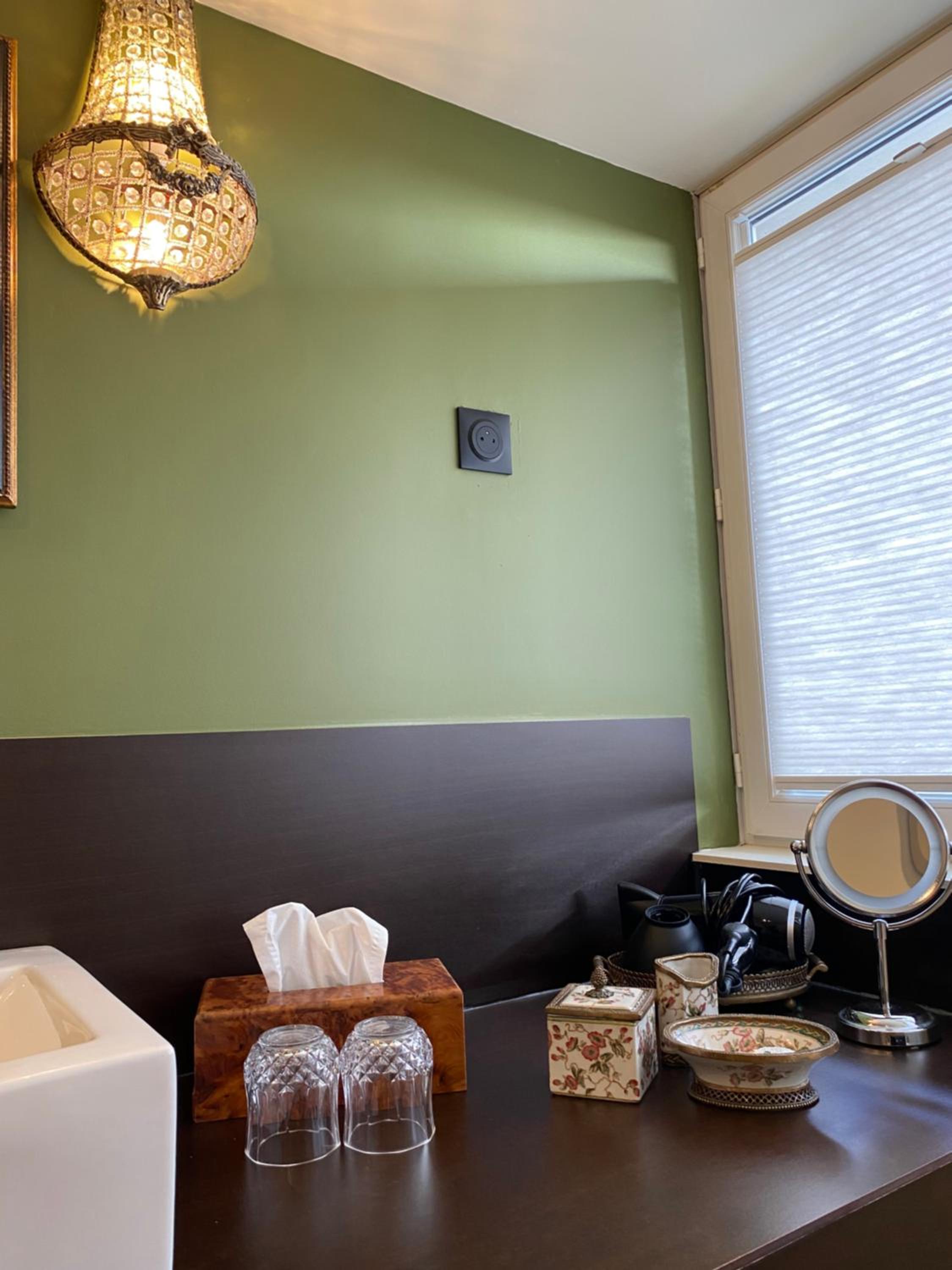 Executive Suite - Photo 26