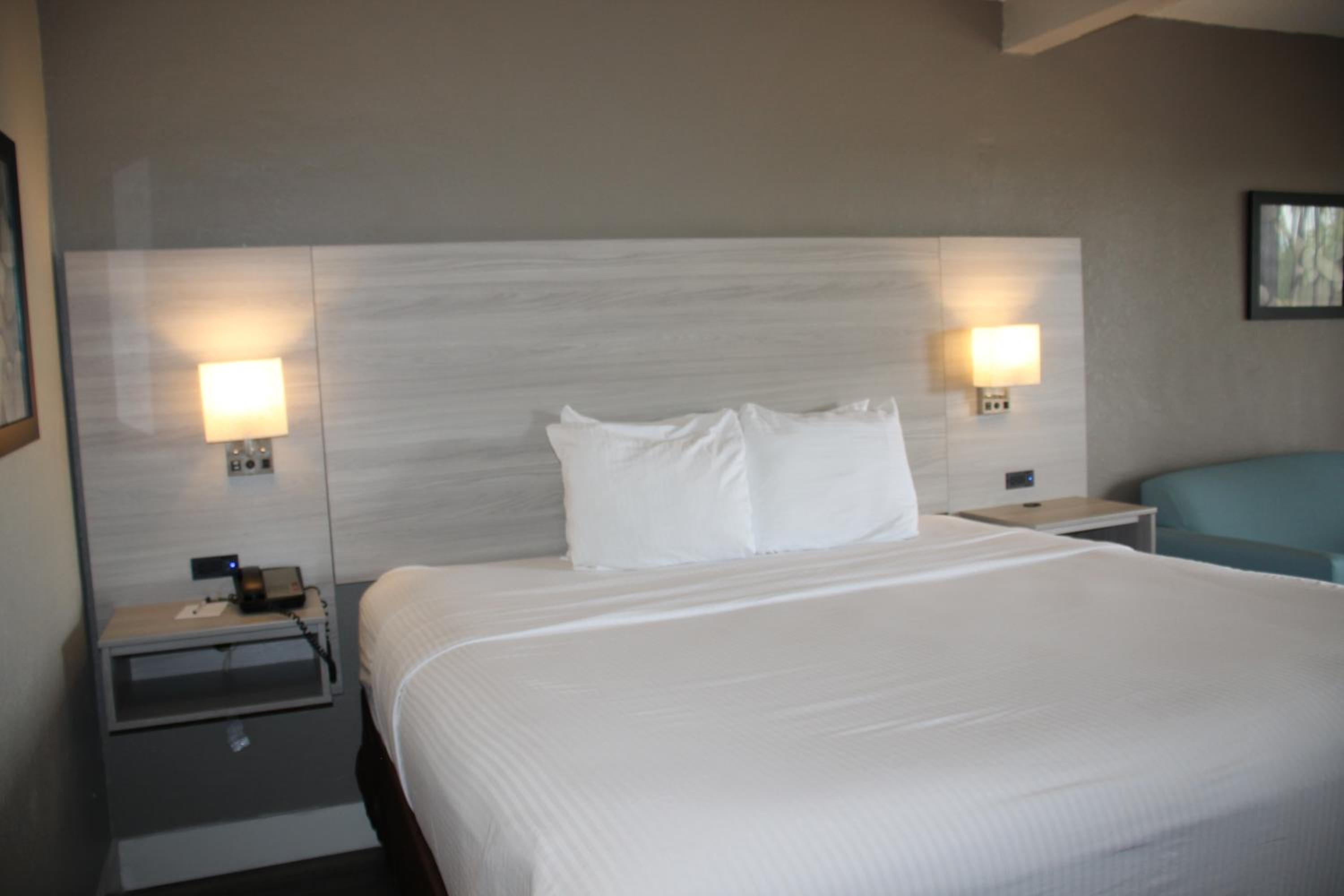 King Room with City View - Non-Smoking - Photo 5
