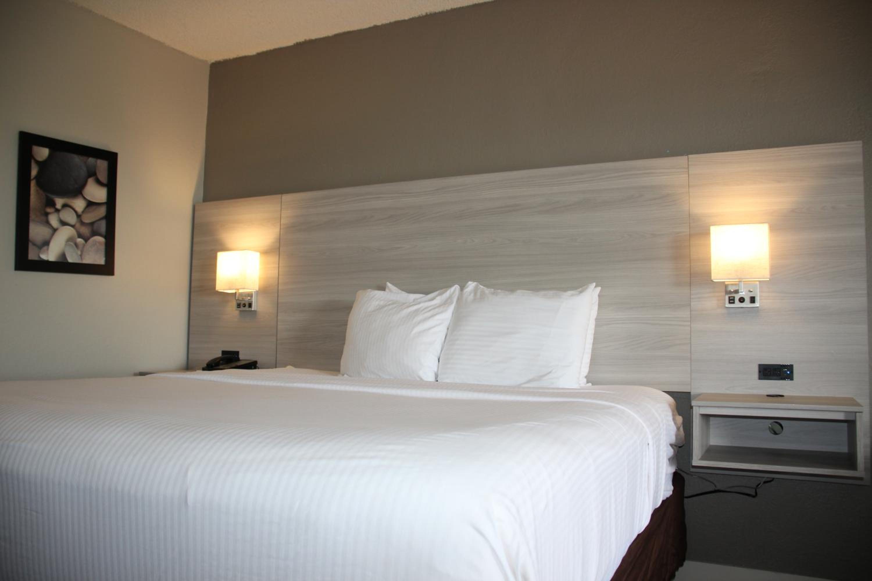 King Room with City View - Non-Smoking - Photo 4