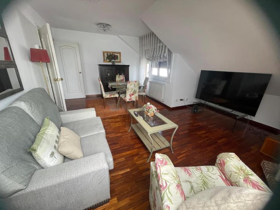 Apartamento de Dos Habitaciones con Terraza