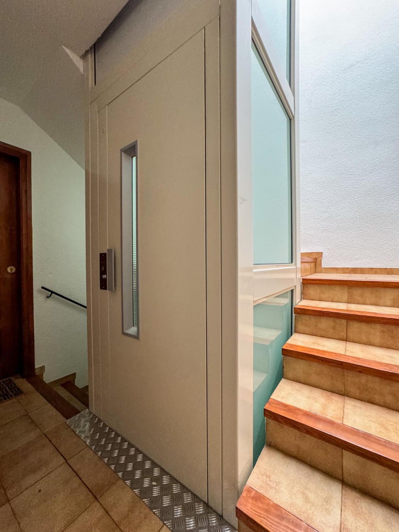 Apartment With Balcony photo 2