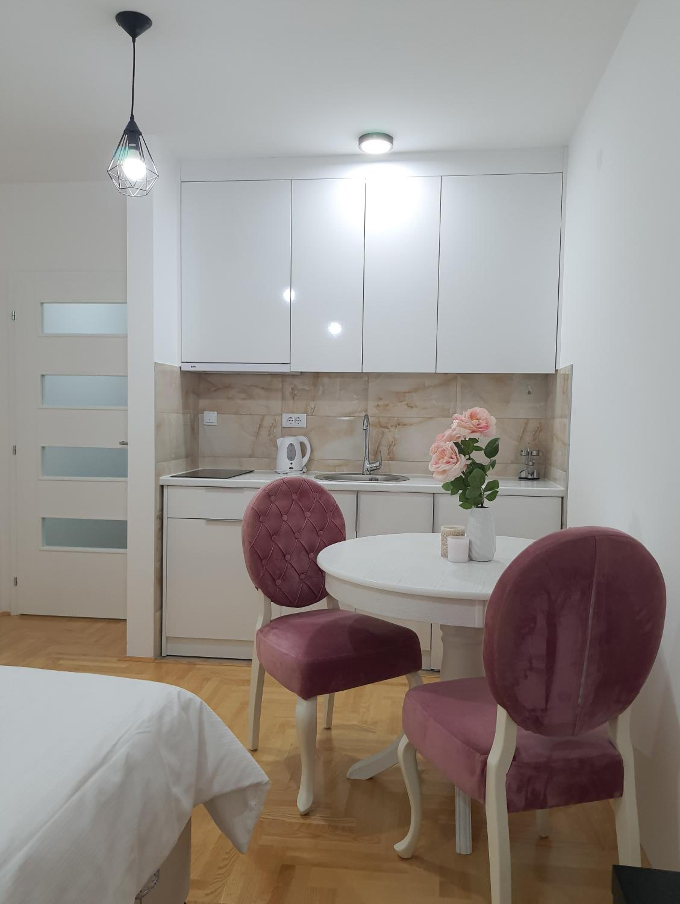 One-Bedroom Apartment photo 2