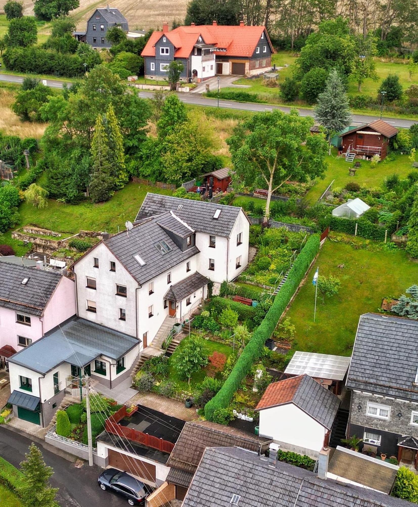 Three-Bedroom Apartment with Mountain View photo 3