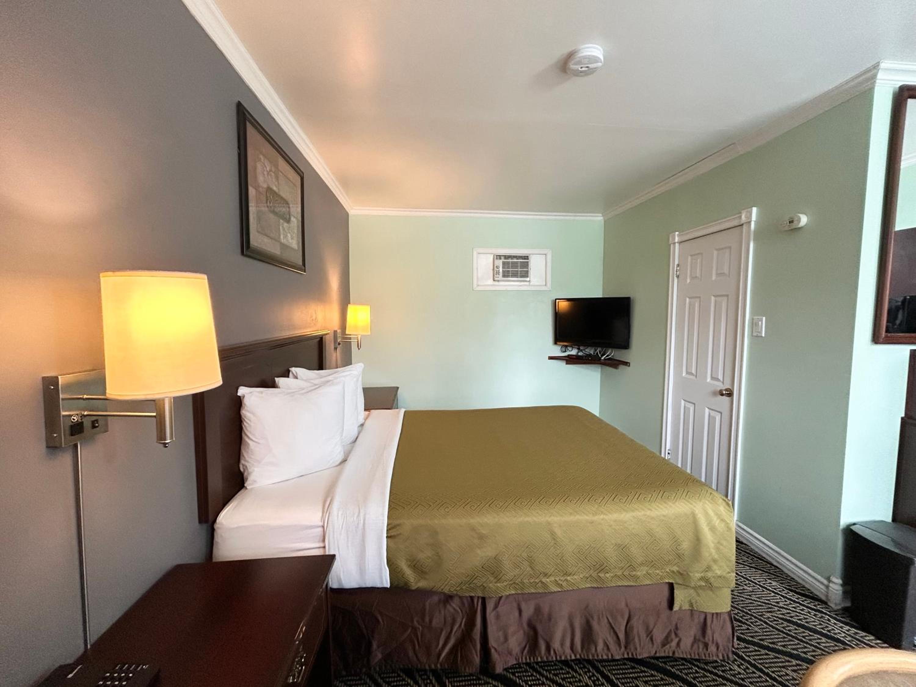 Queen Room - Photo 8