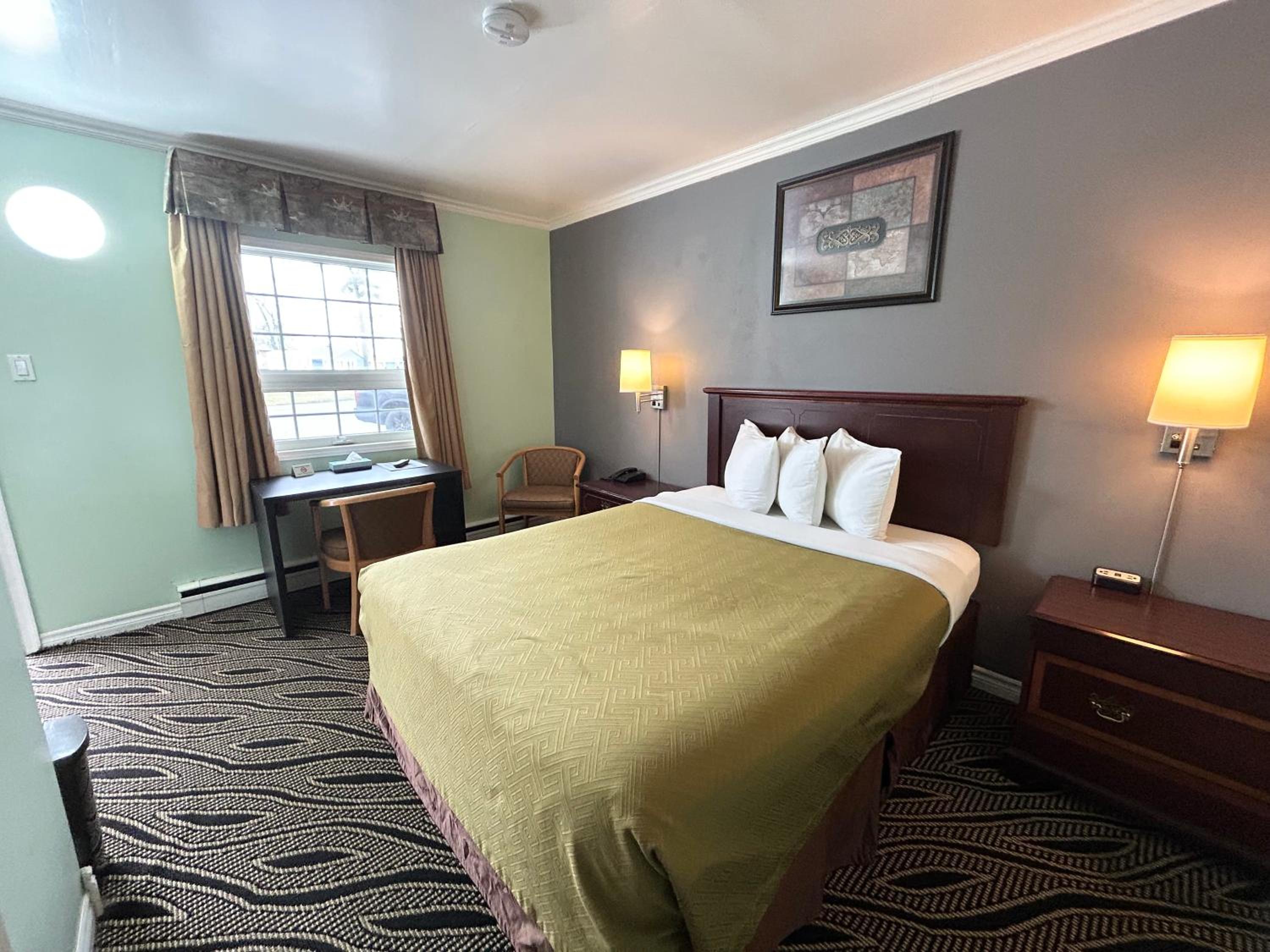 Queen Room - Photo 1