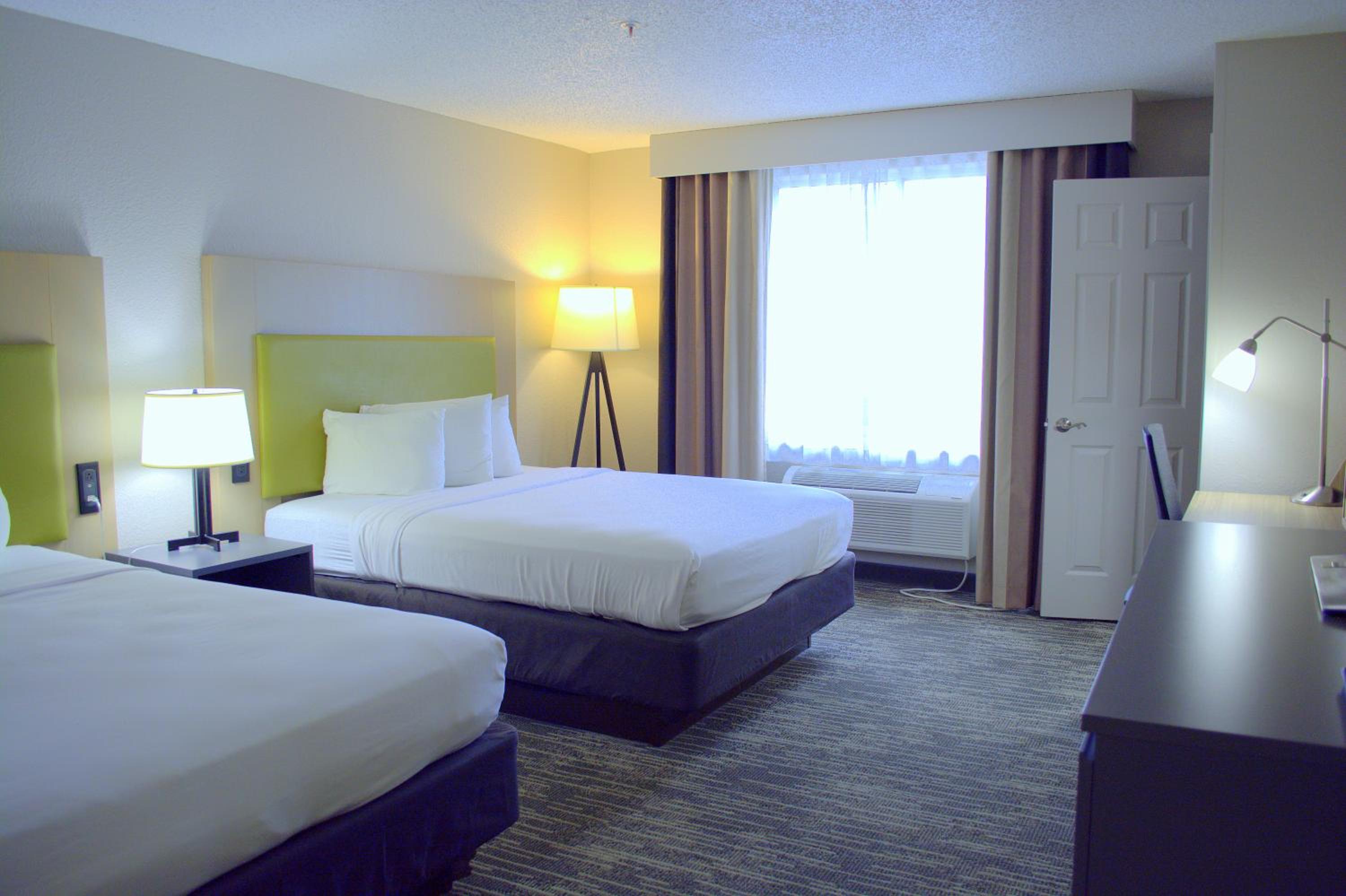 Queen Room with Two Queen Beds photo 1