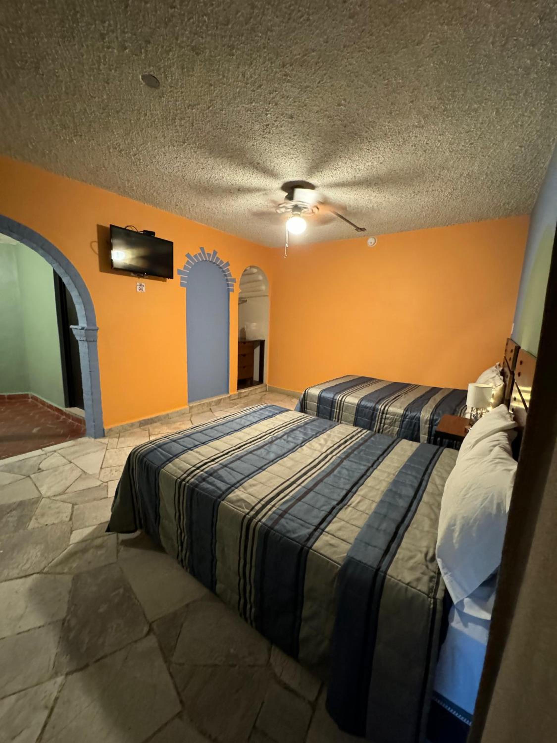 Twin Room with Private Bathroom - Photo 5